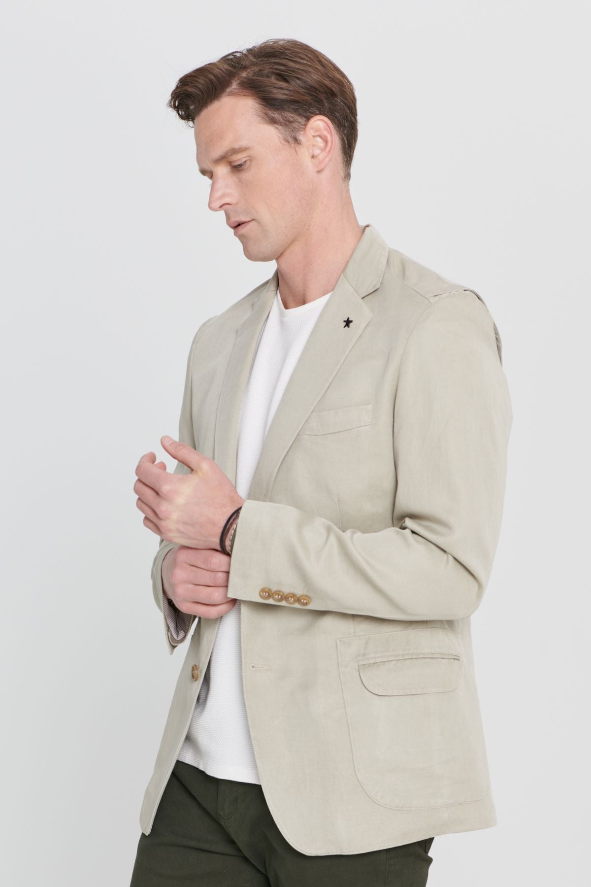 Men's beige slim fit narrow cut linen mono collar pattern blazer jacket