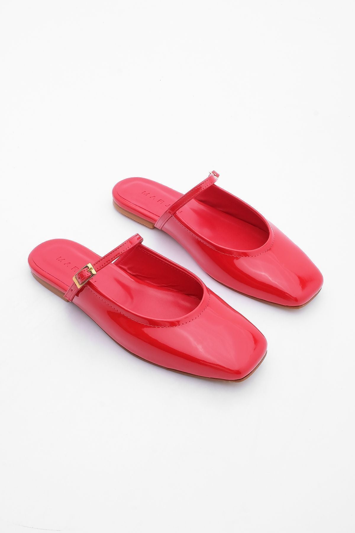 DAILY Slipper with Closed Taped Banded Borach Red Patent Leather