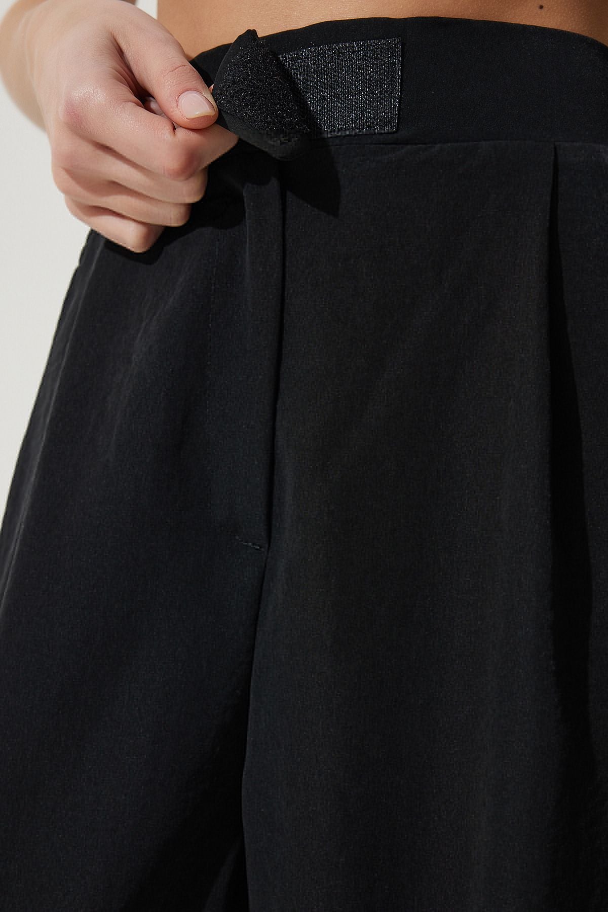 Female Black Waist Calcar Call Closed Palazzo Trousers RV00184