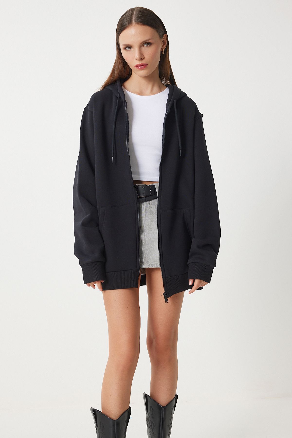 Female black hooded route zipper with a lighter vn00015