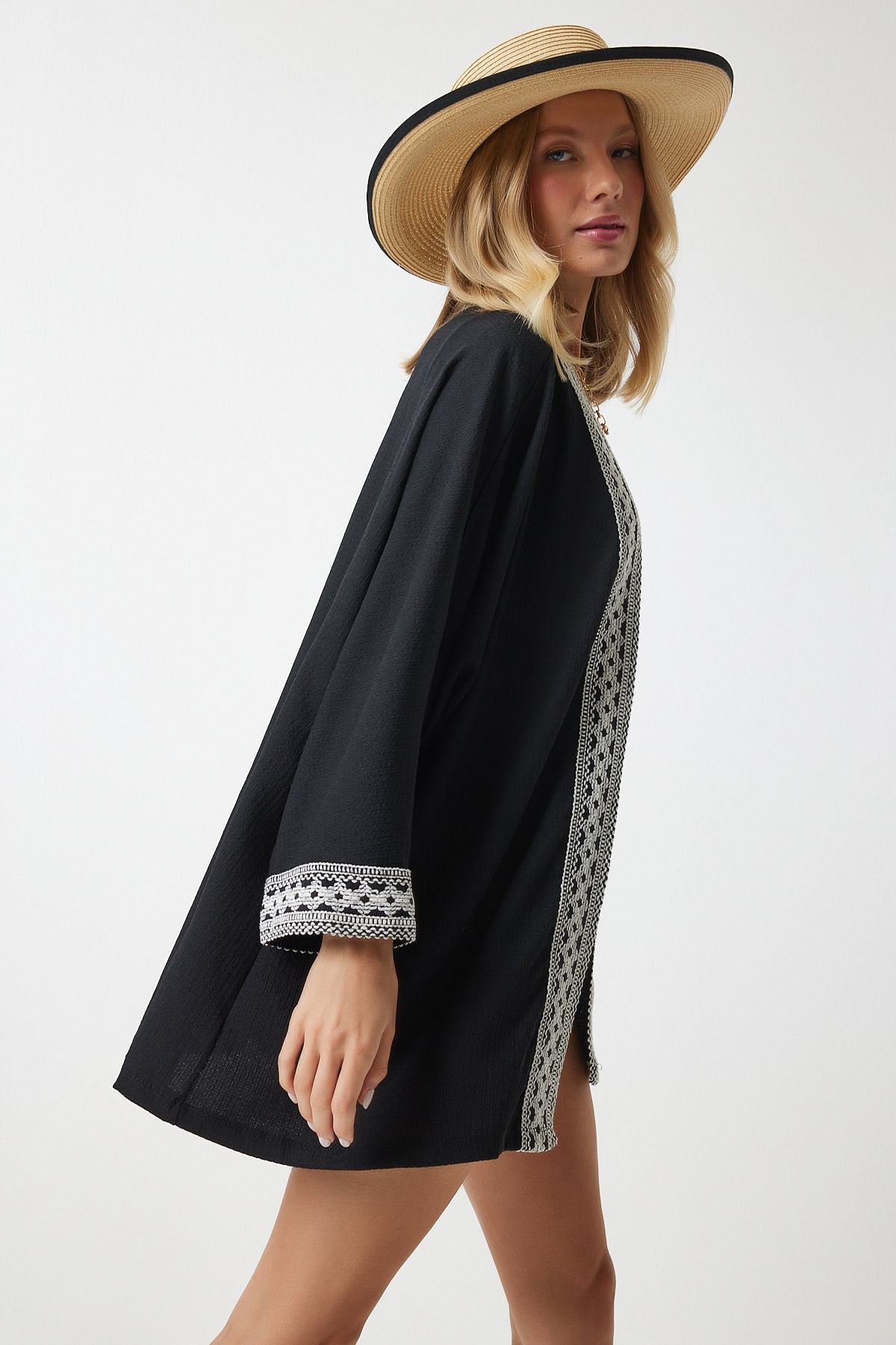 Women's Black Embroidery Krinkıl Kimono DD01101