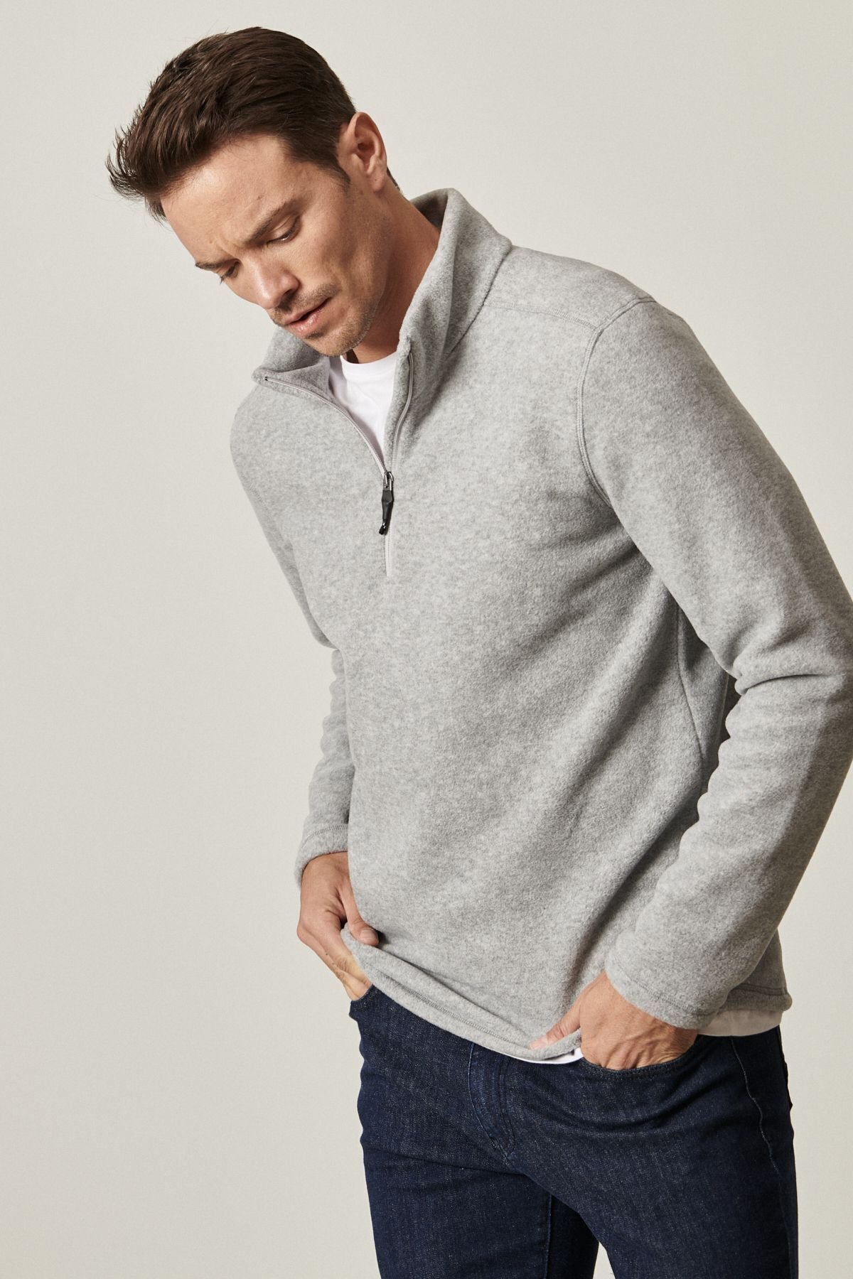 Men's gray anti-pilling hair-free standard fit upright bato collar cold-proof polar sweatshirt