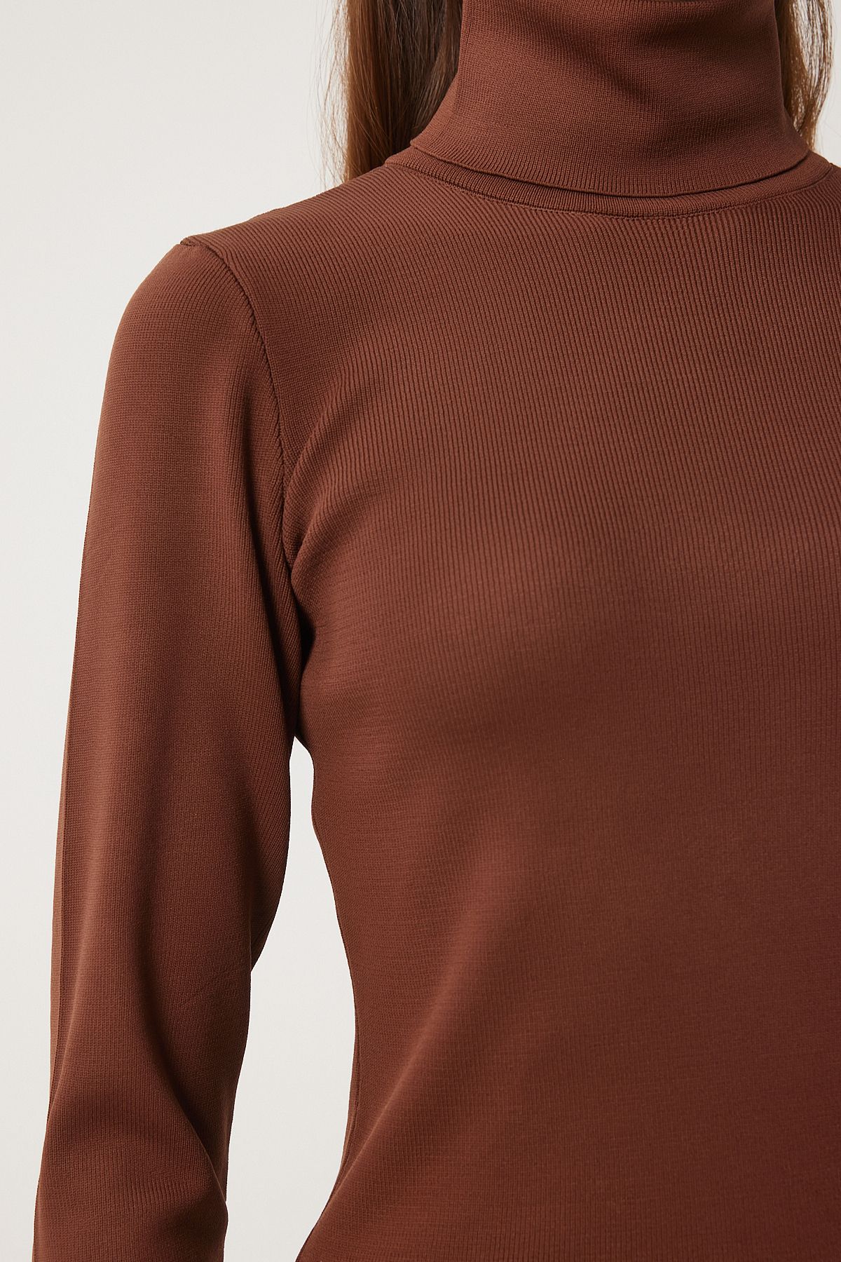 Female brown fisherman collar