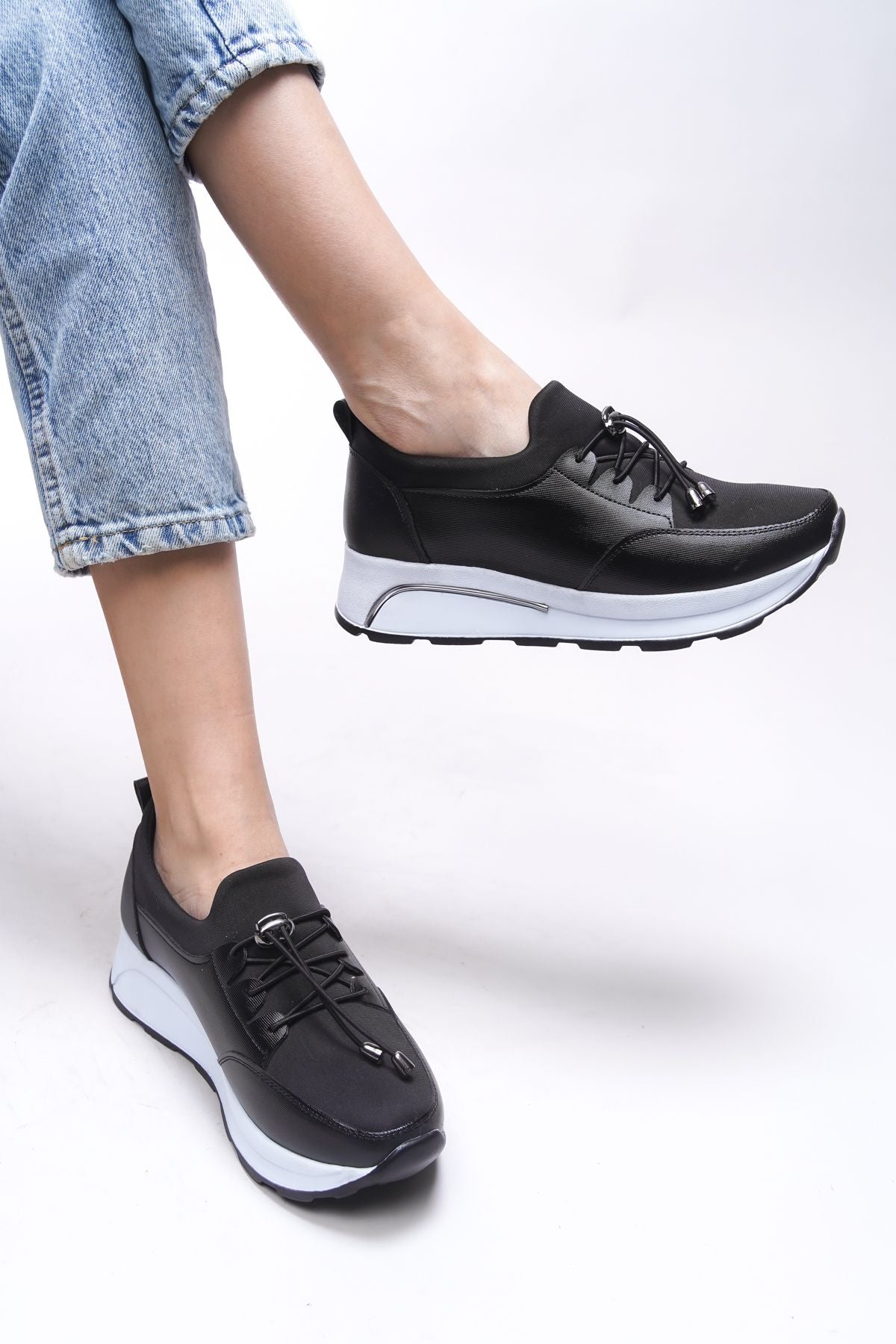 Isolendra Women Sneaker 00121706 Black White
