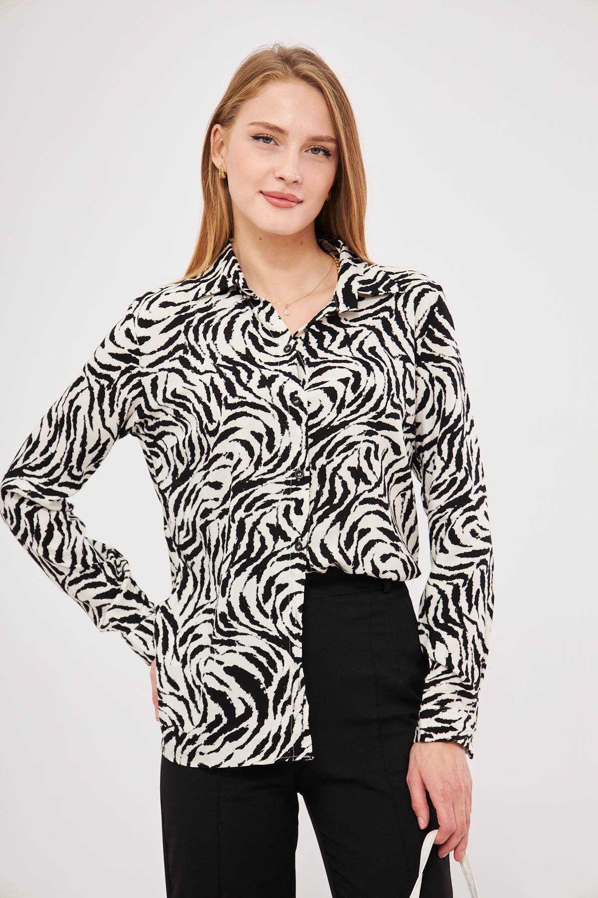 Woman White-Black Patterned Long Sleeve Shirt ARM-25K001040