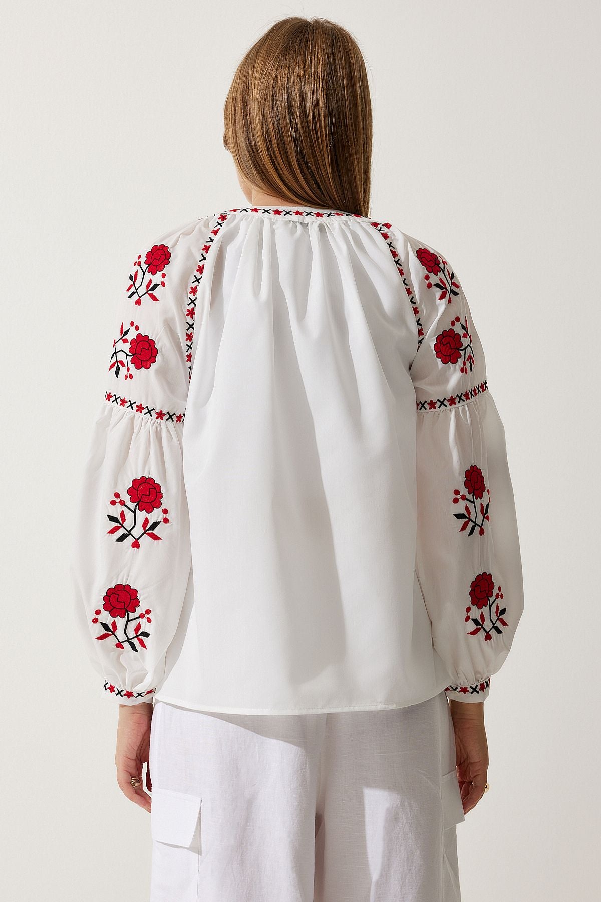 Women's White Embroidery Balloon Sleeve Poplin Blouse ES00158