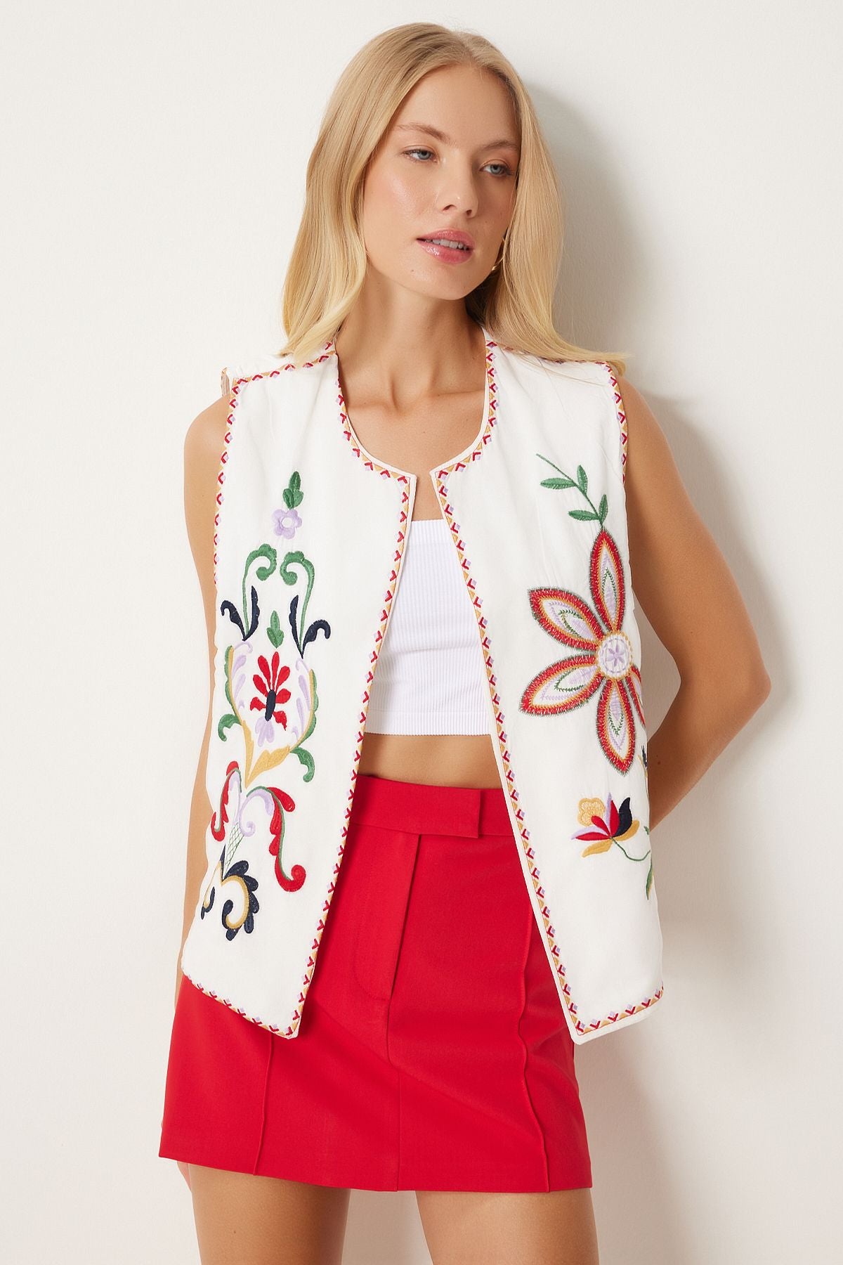 Woman Ekru Red Embroidery Detailed Flax Vest QS00008