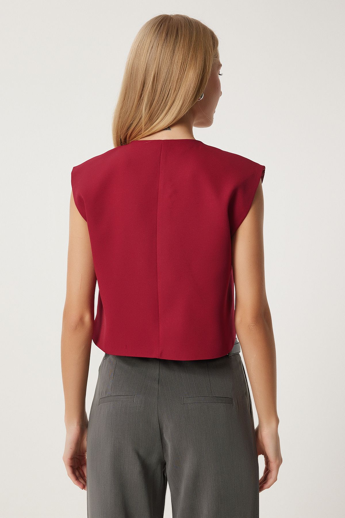 Female Crop weaving with burgundy button to00159