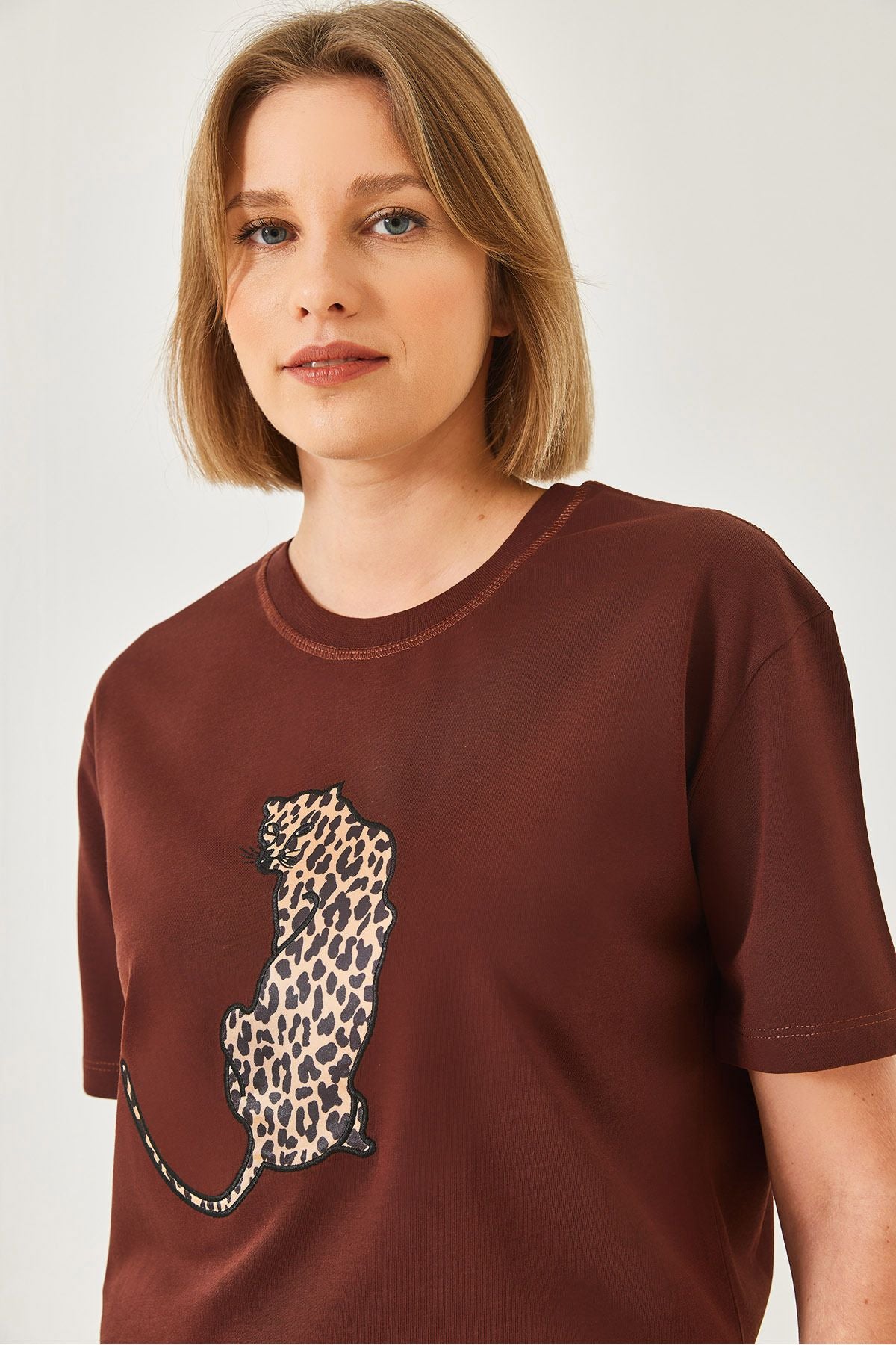 Female Bicycle Collar Leopard Printed Tshirt 60261345