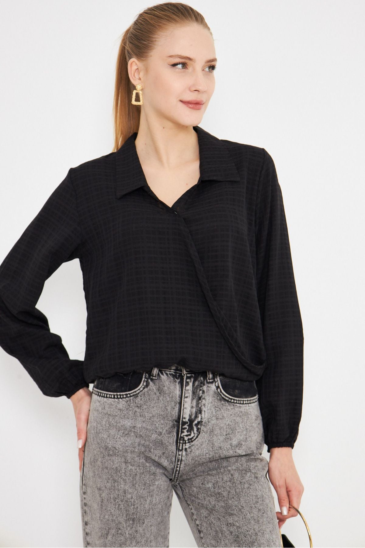 Female black arm and waist-tire-collar cruve blouse ARM-25K001041