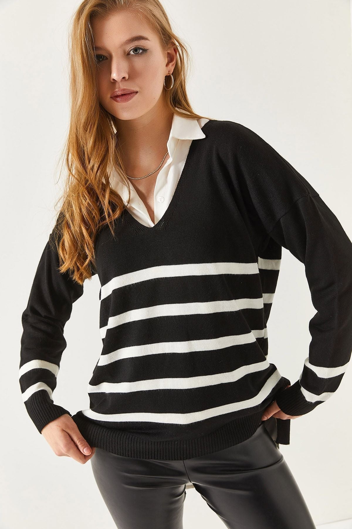 Woman Black V-Neckline Striped front short back long sweater ARM-20K012008