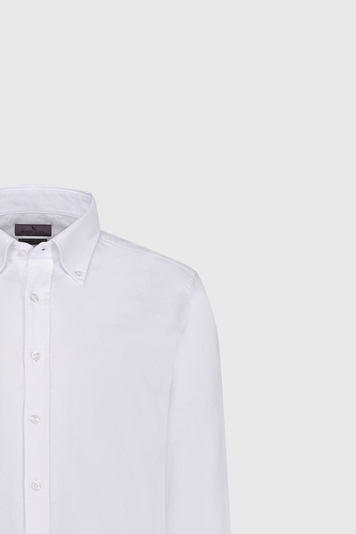 Men's white slim fit narrow cut buttoned collar oxford 100 %cotton shirt