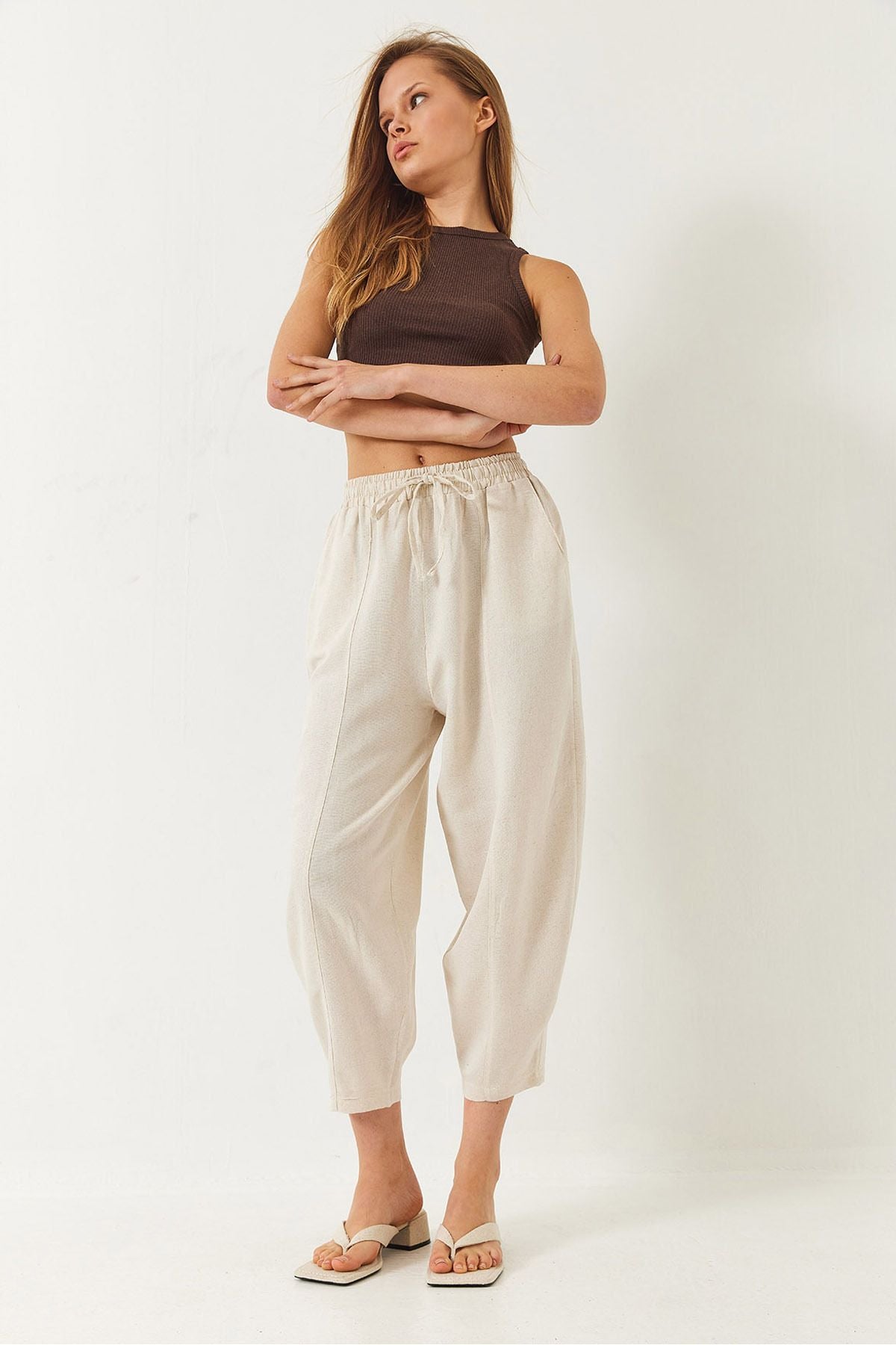Women's waist elapsed pocket detailed shalwar cut pants 60261456