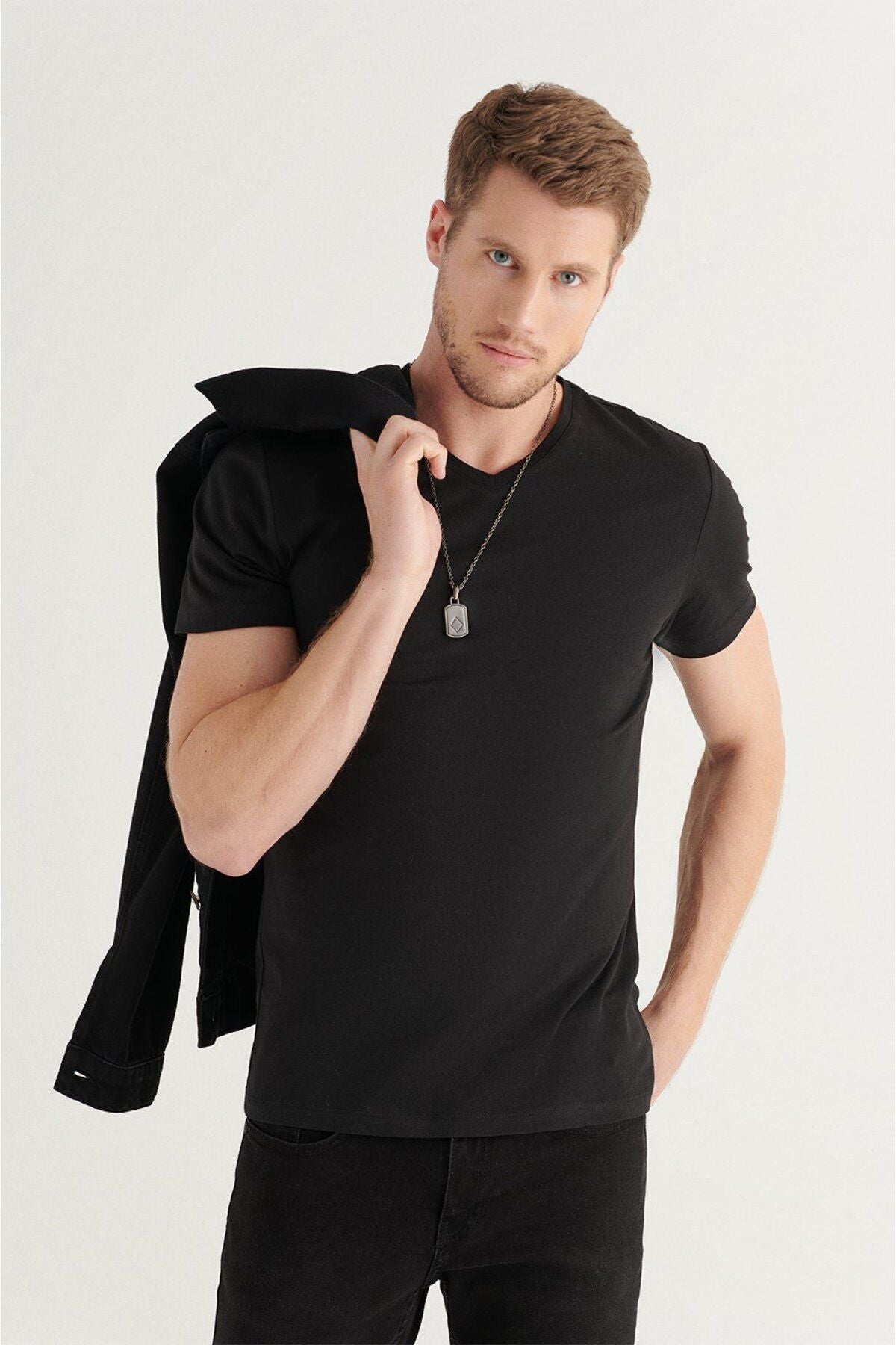 Men's black 100 %cotton V-neck T-shirt E001001