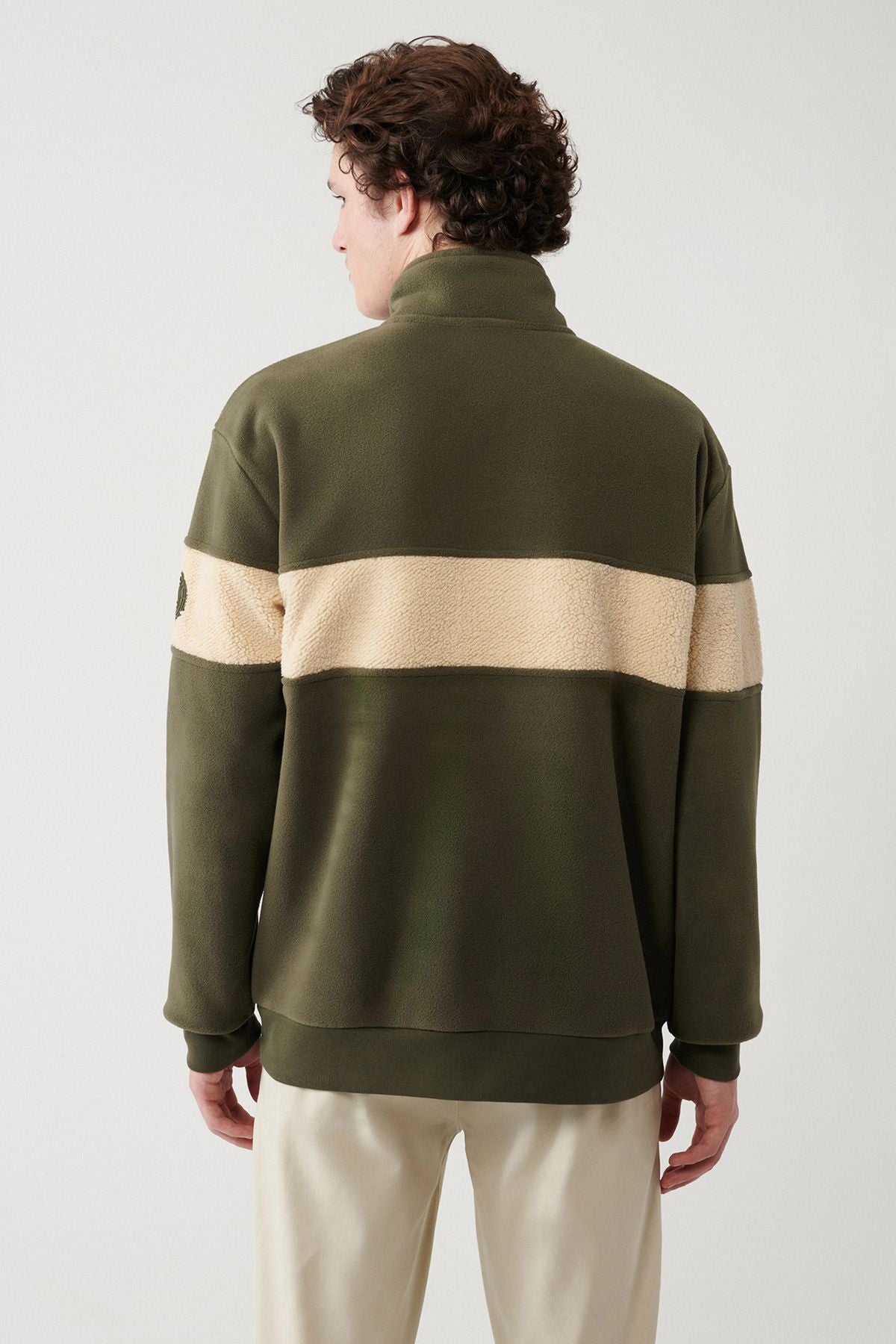 Men's Khaki Cool -resistant half -zipper with steep collar piece polar sweatshirt A32y1298