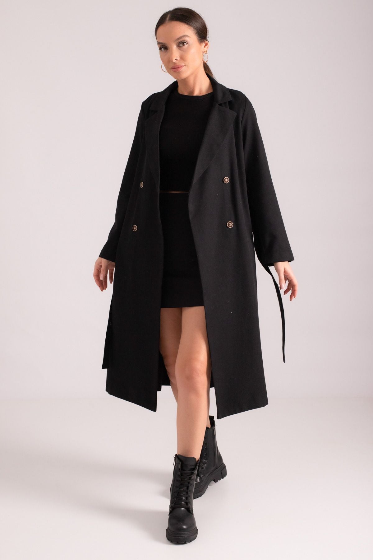 Women's black cruiser collar waist belt long trench coat ARM-24K001064