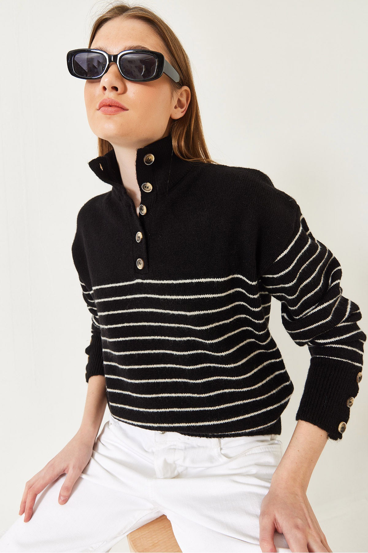 Women's Buttoned Sleeve Patchwork Knitwear Sweater 20247584