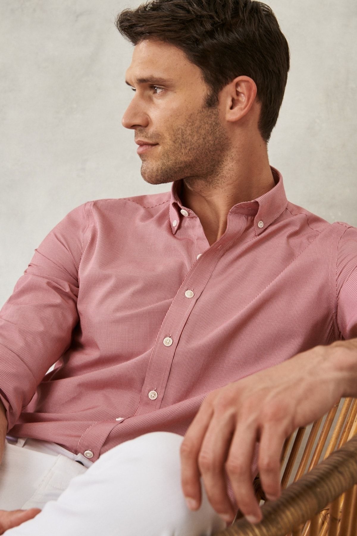 Men's red slim fit narrow cut Oxford buttoned collar pududo cotton shirt