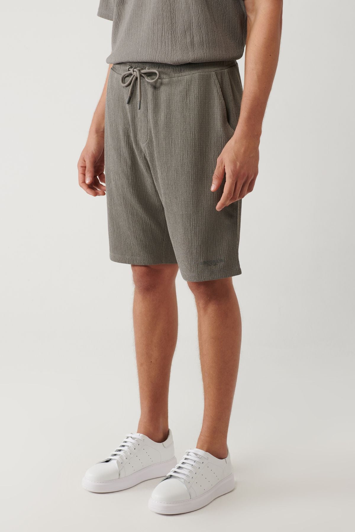 Men's anthracite side with pocket ribbed shorts A41y3639