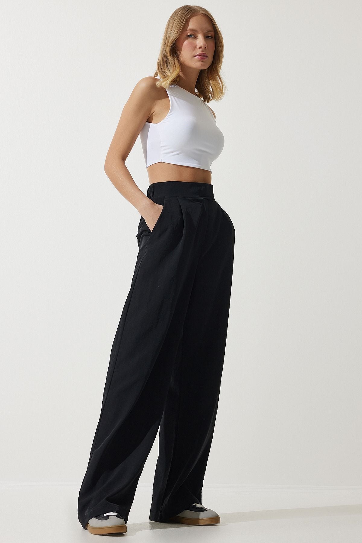 Female Black Waist Calcar Call Closed Palazzo Trousers RV00184