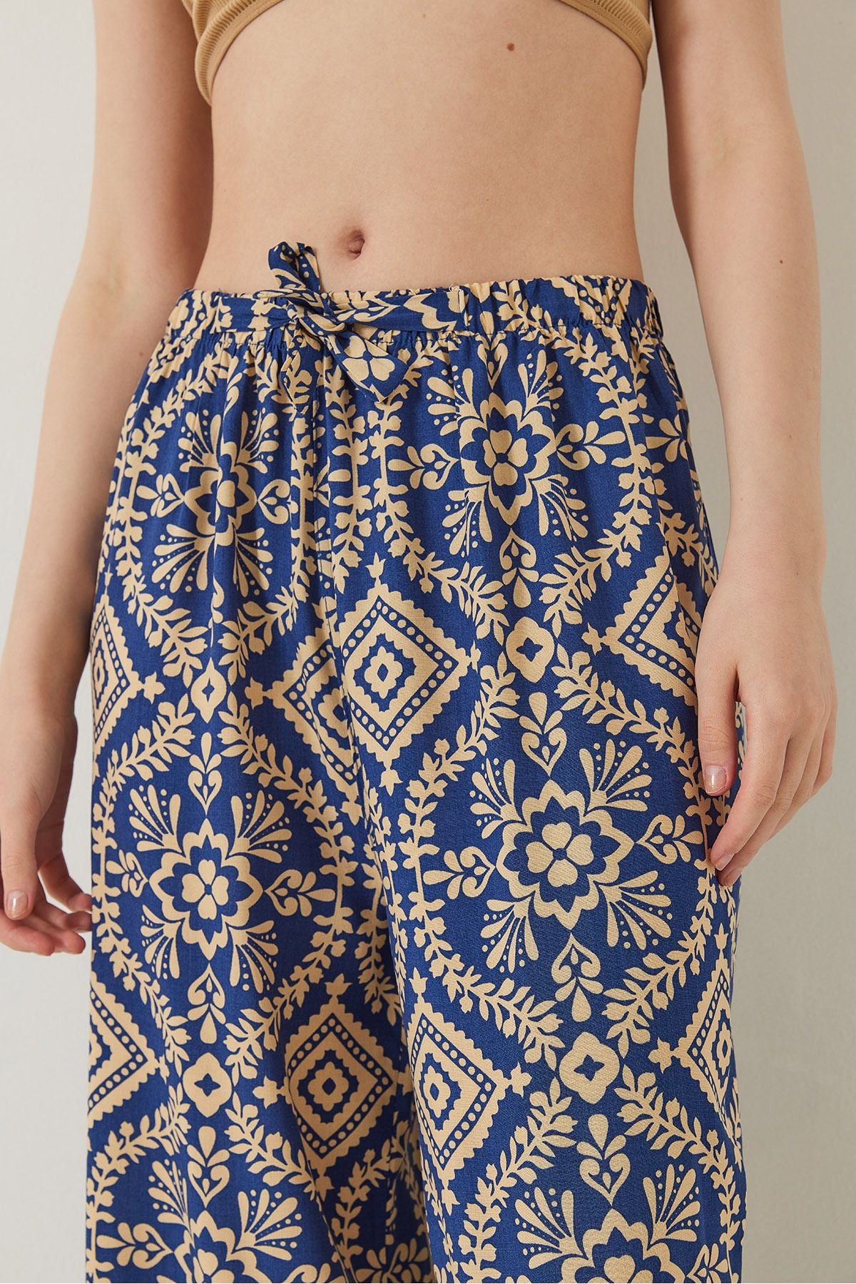 Female -linked patterned viscose pants 60261353