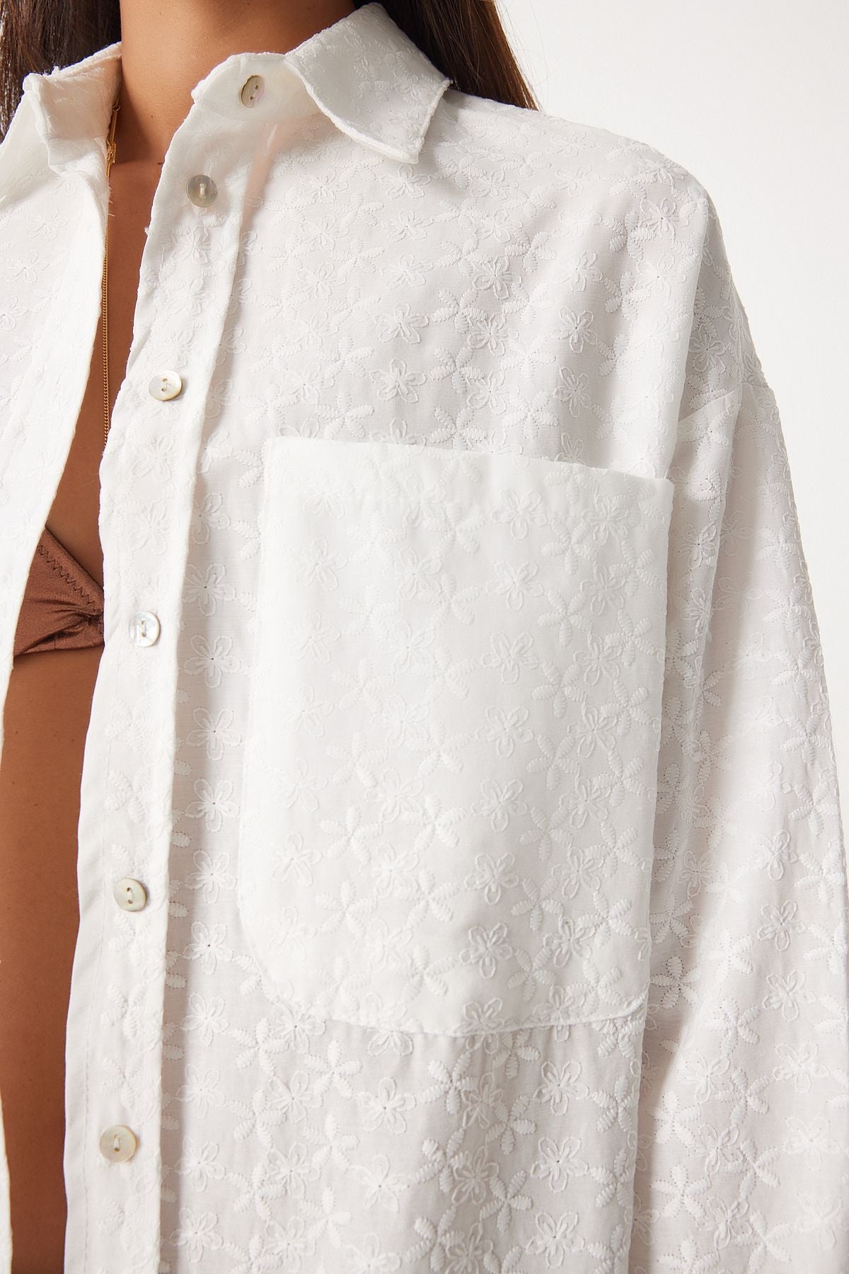 Female white shirt with white patterned DM00137