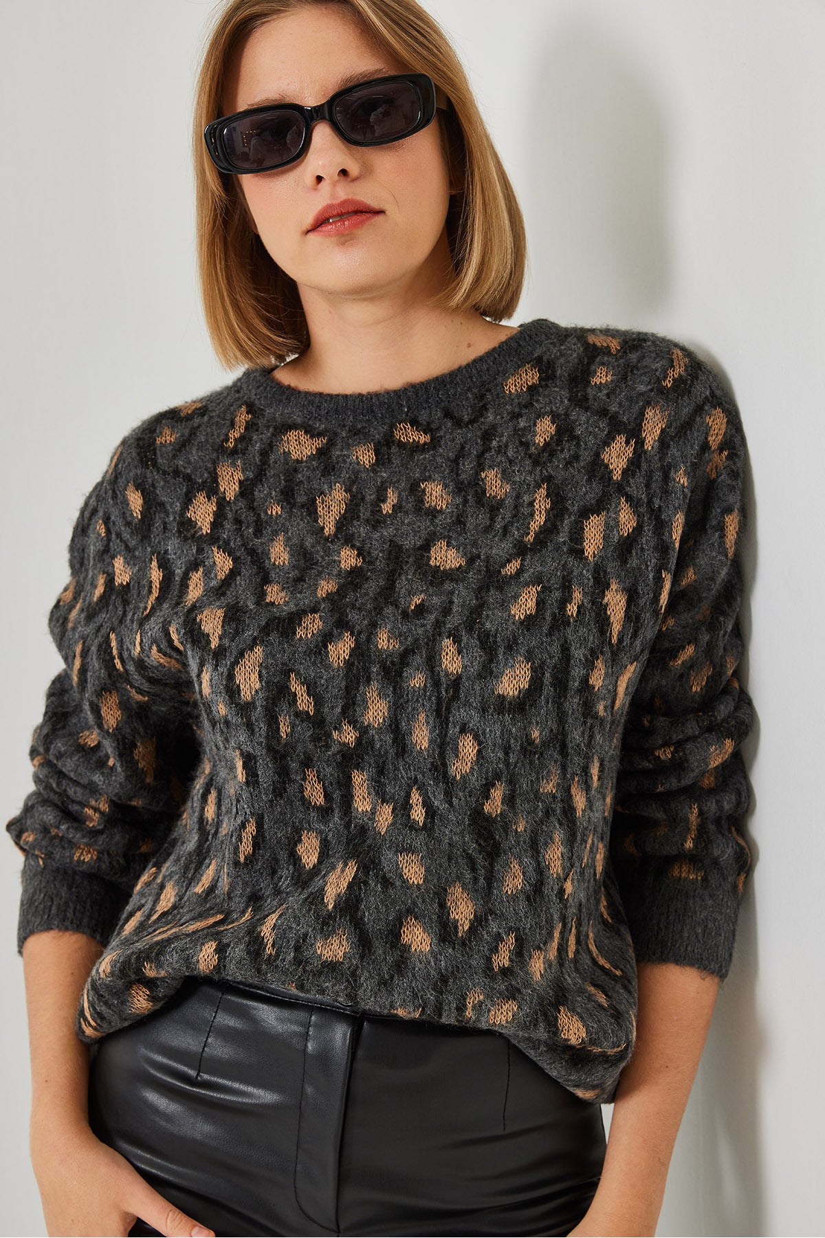 Women's Crew Neck Patterned Knitwear Sweater 241191 60251991