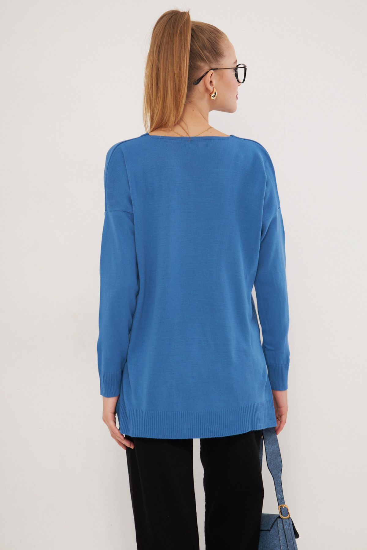 Women's Blue V-Neck front short back long knitwear sweater ARM-22Y012013