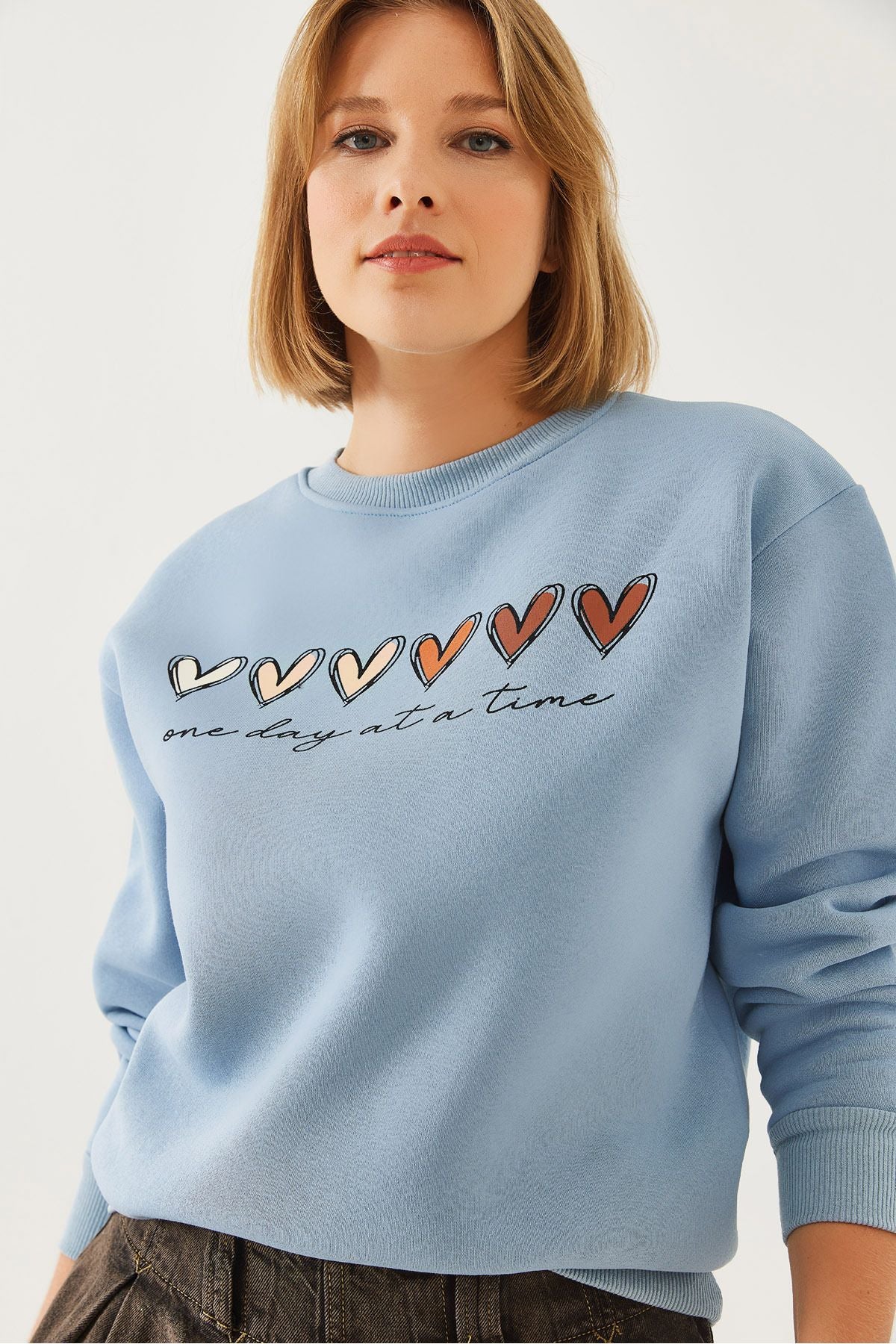 WOMEN'S THREE YEAR -SHARDON COLORED HEART PRINTED SWEATSHIRT MBHS007 60601007