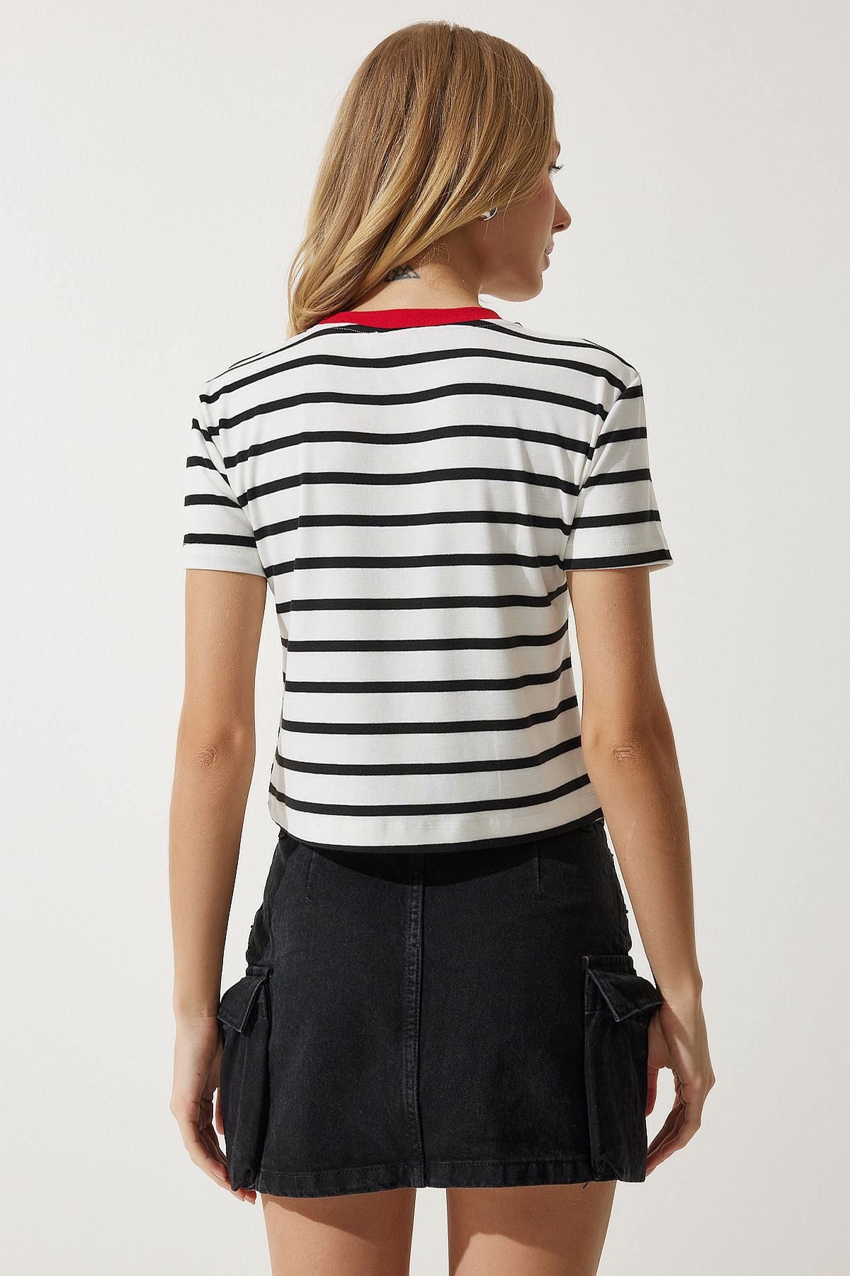 Woman White Heart Embroidery Striped Cotton Knitting T-Shirt CR00432