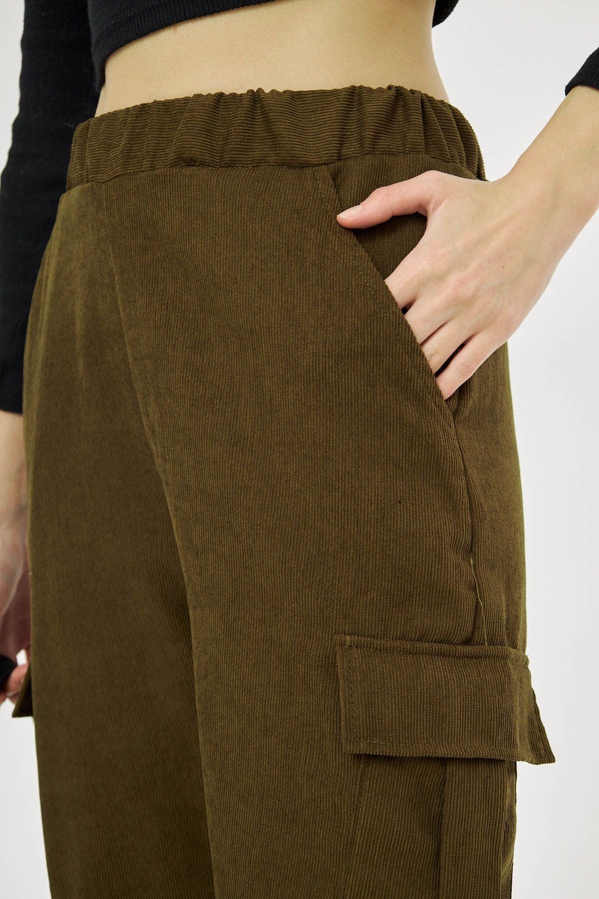 Woman Dark Khaki Velvet waist and leg righteous thin wick cargo pants Arm-25k001035