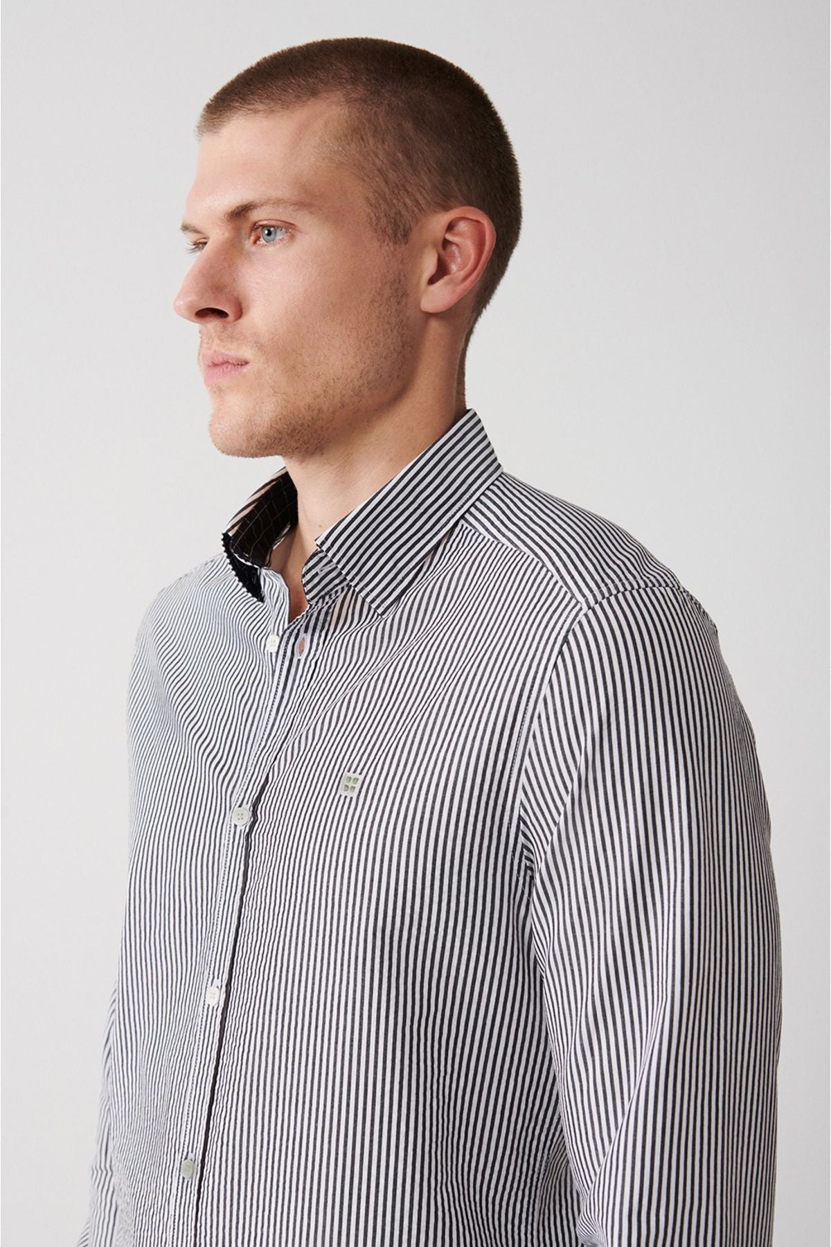 Men's Black Seersucker Bottom buttoned collar striped shirt A31y2084