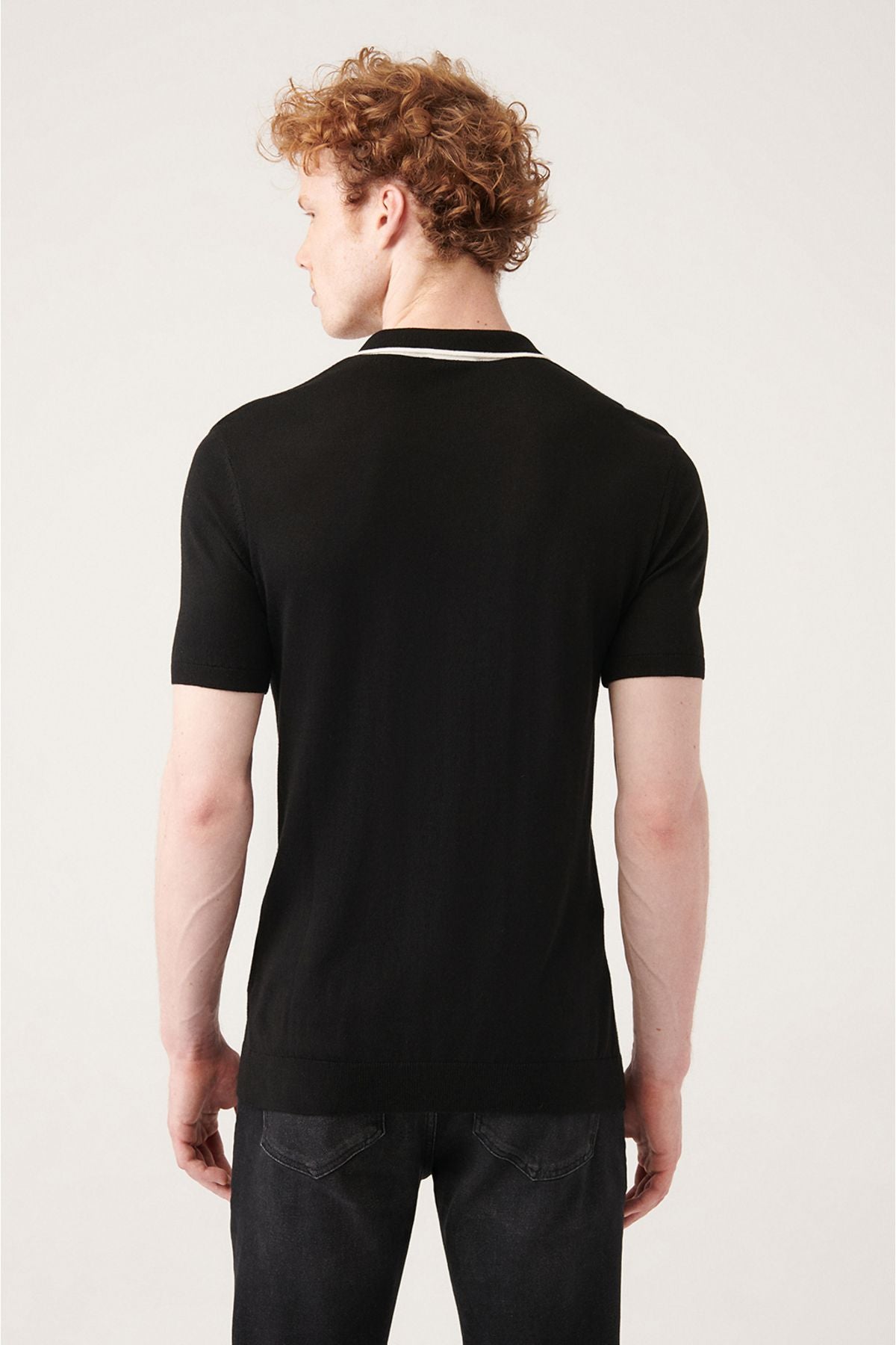 Men's black button-free patı line detailed riban knitwear T-shirt A31y5110