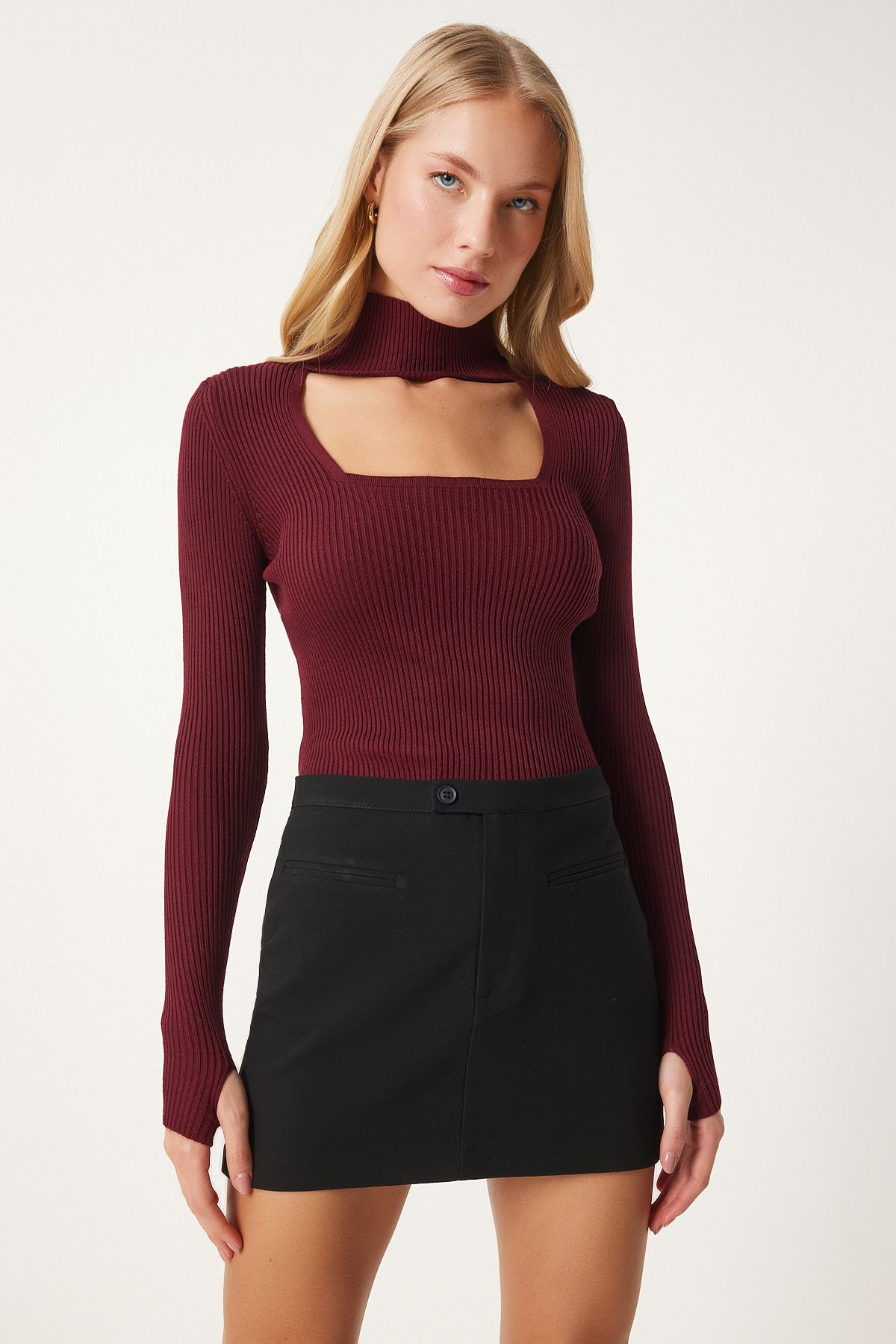 Bordeaux Cut Out detailed upright collar wick knitwear sweater FN03165