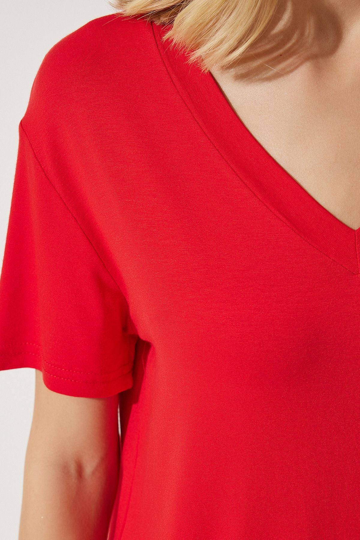 Woman Red V-Neck Basic Viscose Knitting T-Shirt EN00613