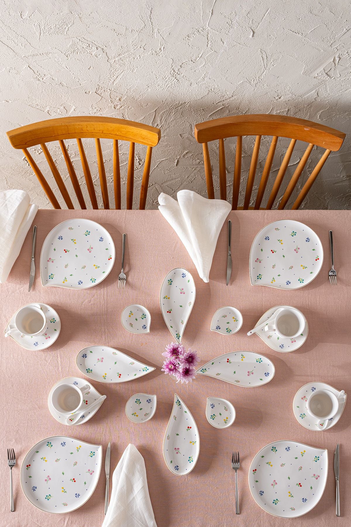 Daisy Porcelain 32 Piece 6 Person Breakfast Set