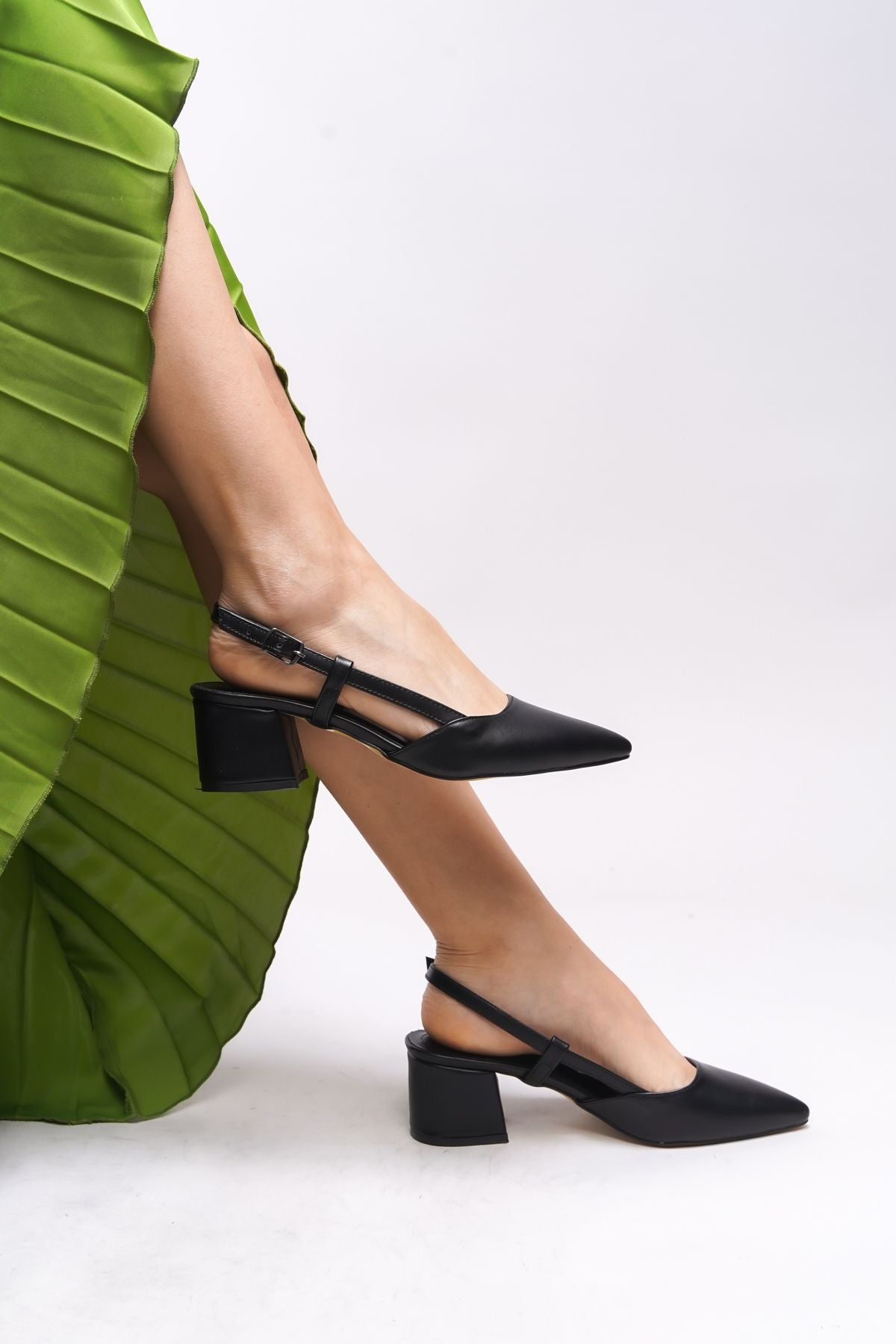 Sephdelia Behind Woman Open Pointed Nose Thick Heels Shoes 0012425 Black Skin