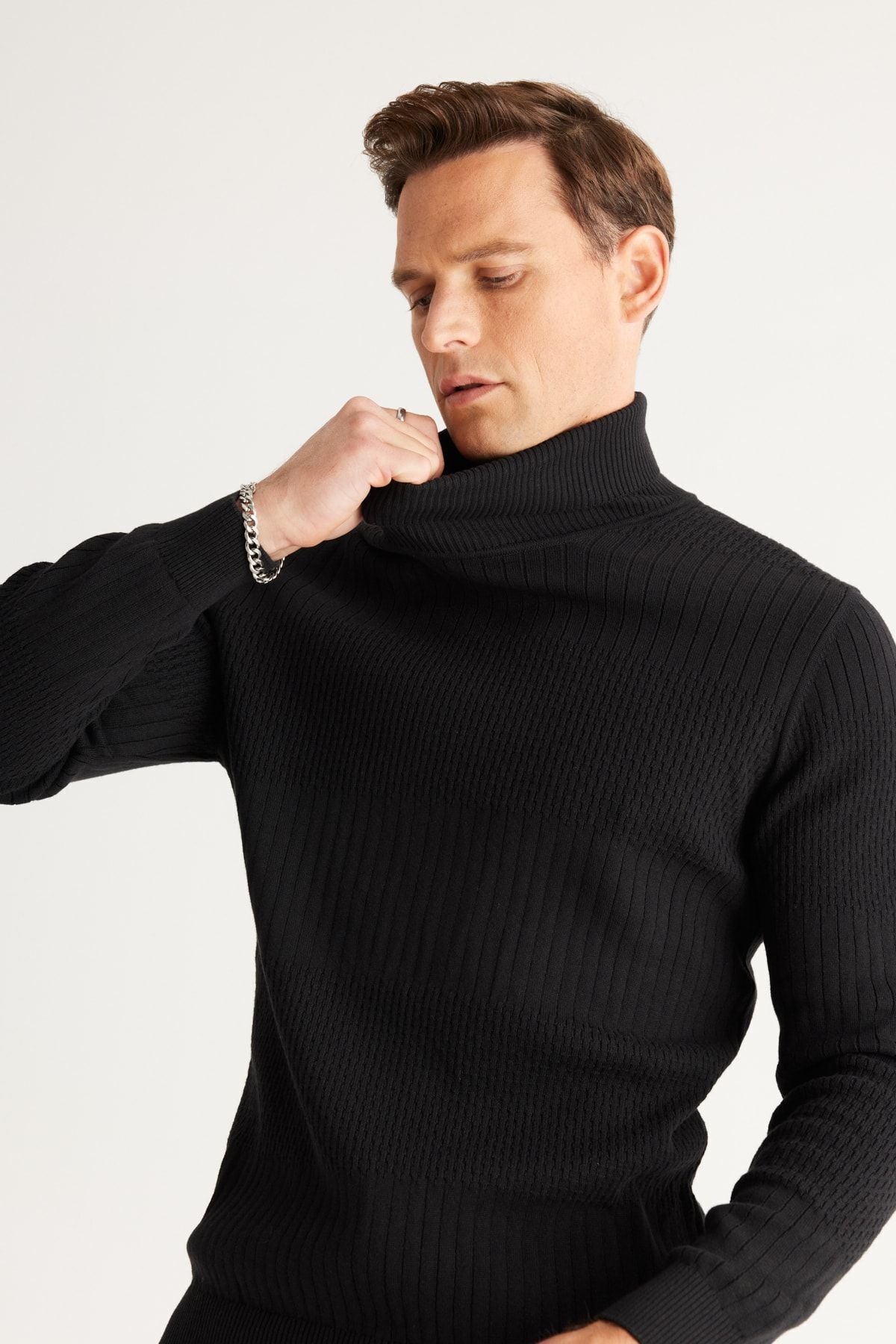 Men's Black Standard Fit Normal Class