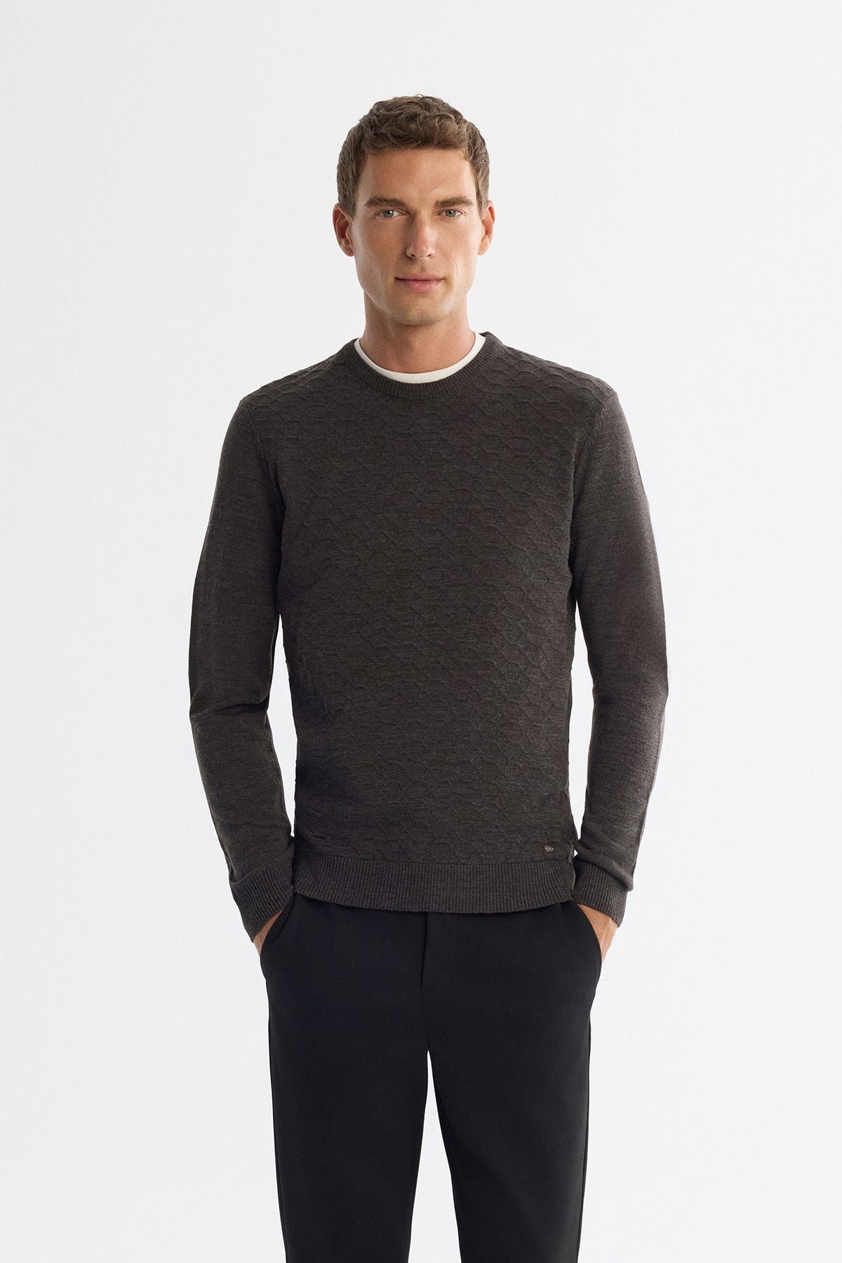 Men's anthracite bicycle collar textured knitwear sweater E005107