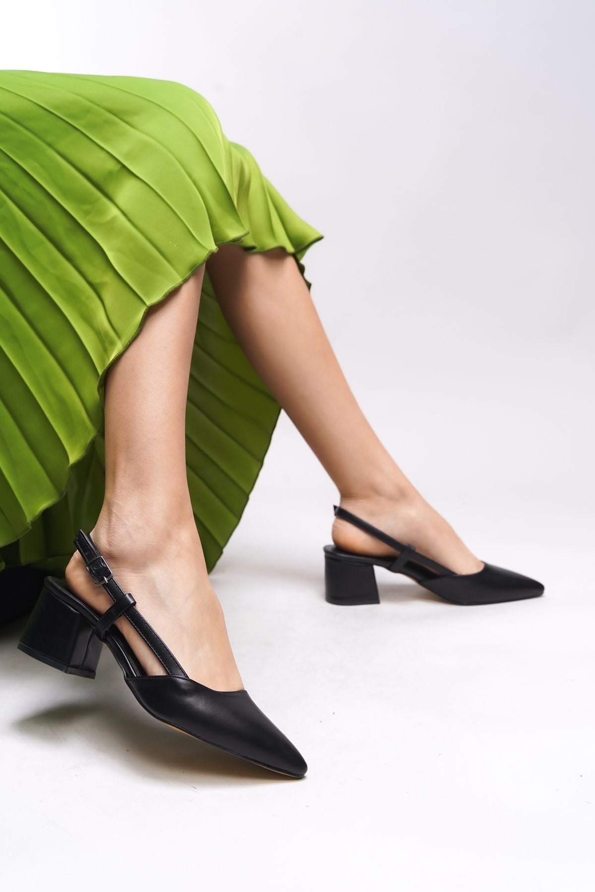 Sephdelia Behind Woman Open Pointed Nose Thick Heels Shoes 0012425 Black Skin