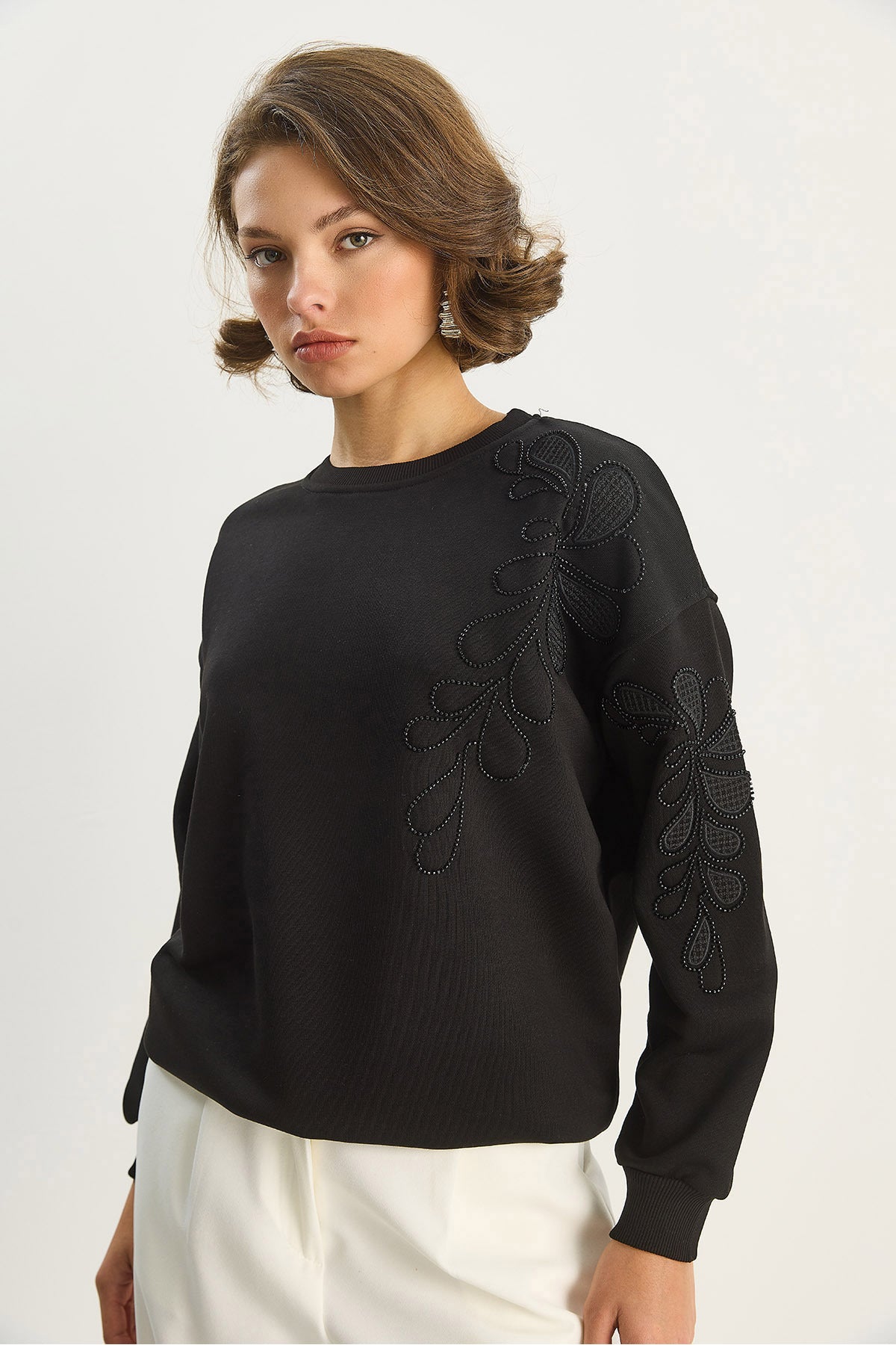 Women's Crew Neck Floral Embroidery and Beaded Sweatshirt 1562 60283633