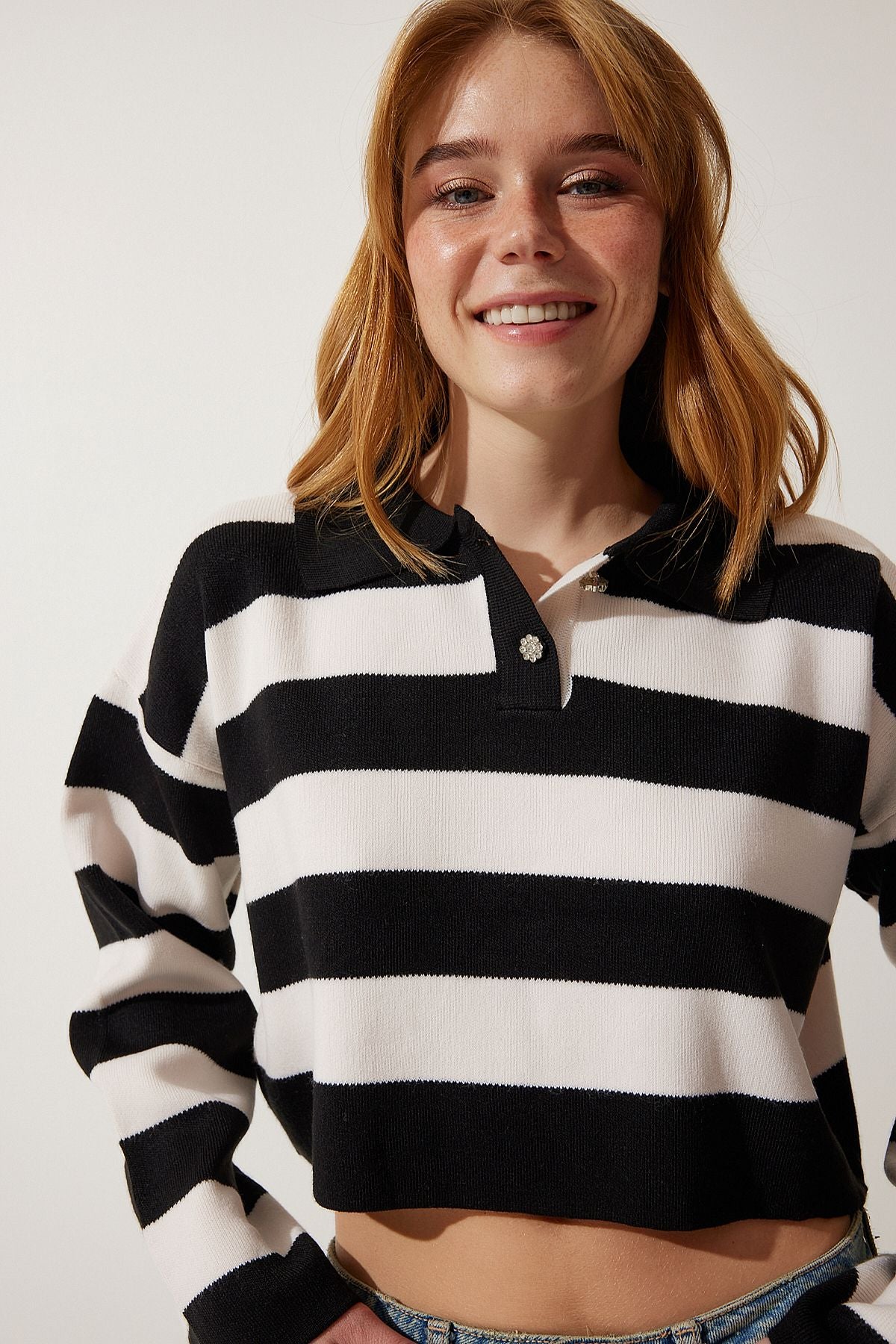 Female black and white stylish button collar striped Crop knitwear sweater BV00115
