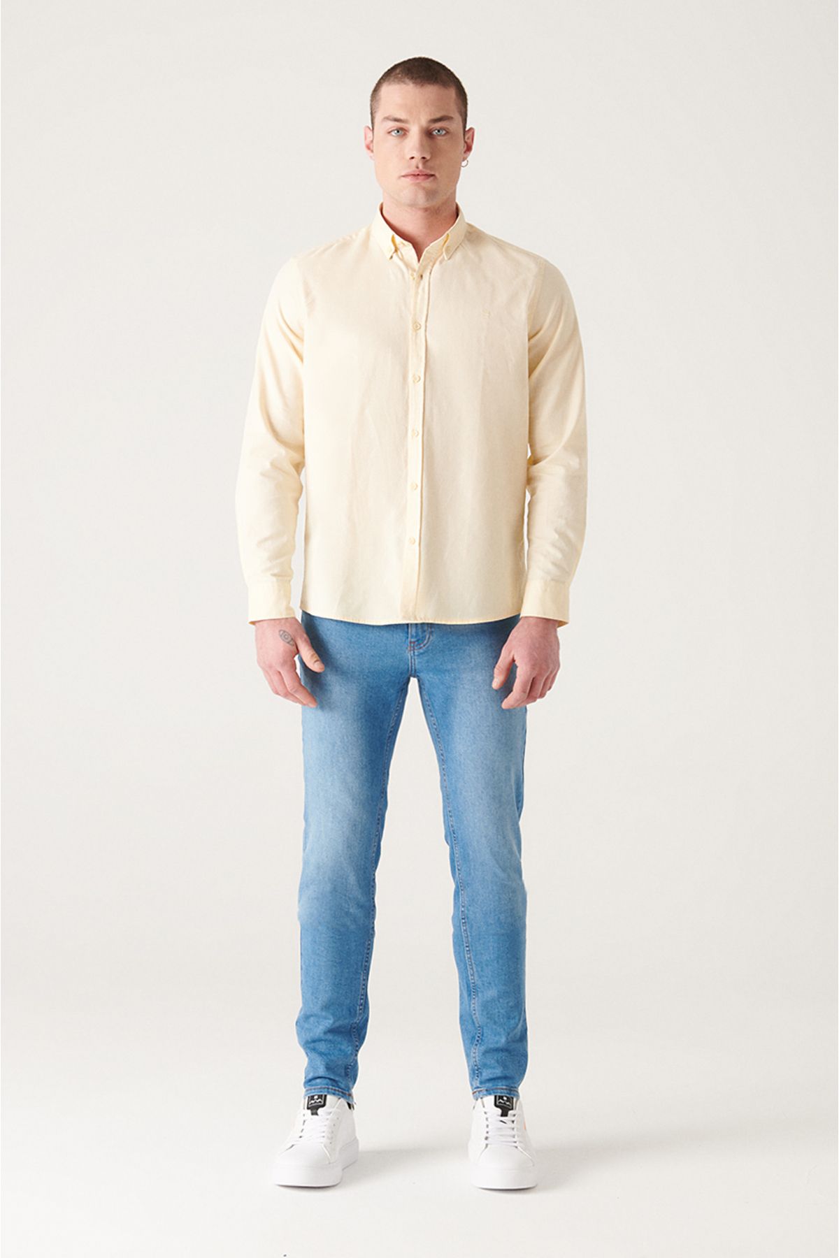 Men's light yellow oxford 100 %cotton button with collar shirt B002003