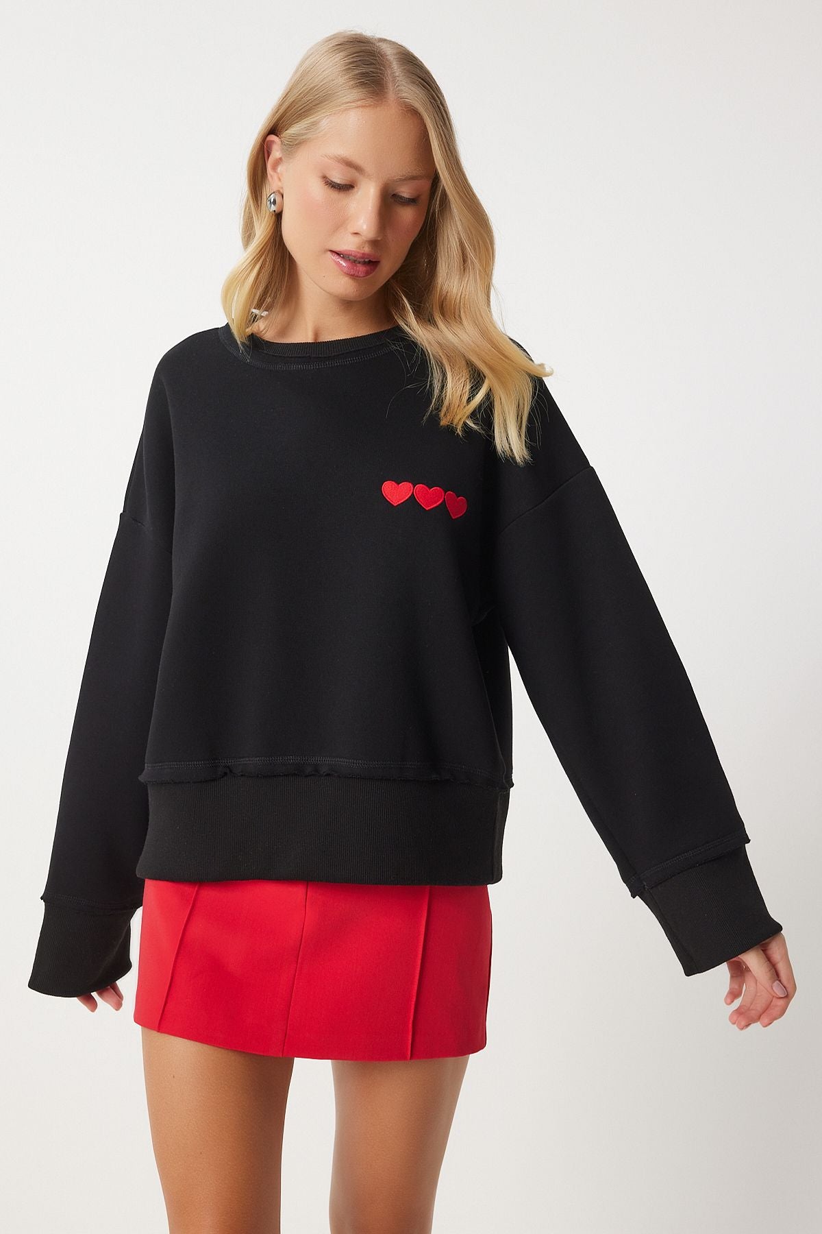 Woman Black Heart Embroidered Sweatshirt DP00216