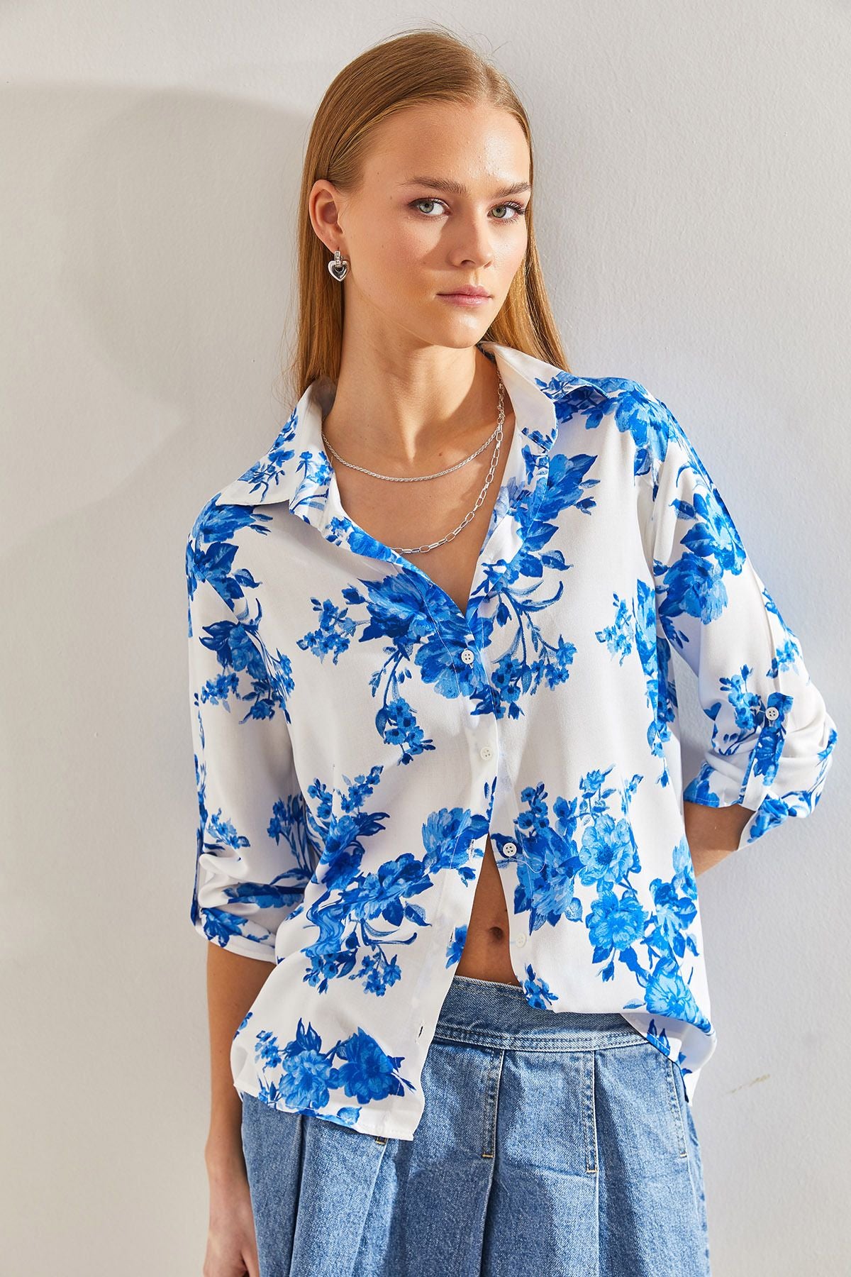 Flower Flower Patterned Arm Folding viscose shirt 60101026