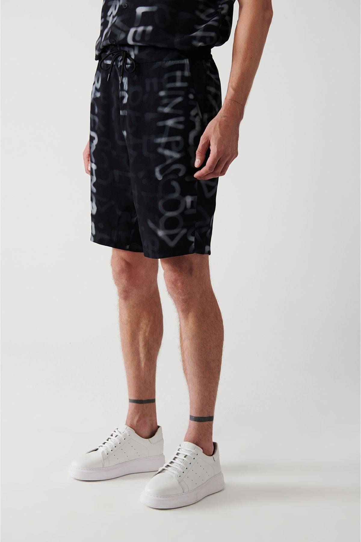 Men's black 100 %viscose side pocket with waist laced shorts A31y3715