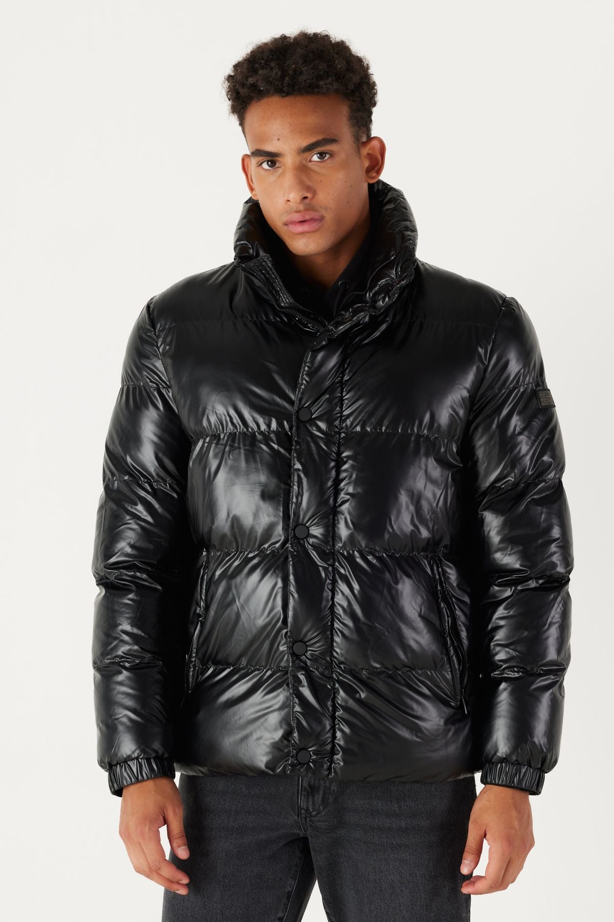 Men's black standard fit Normal cut upright collar water and cold -proof heat holder bright coat