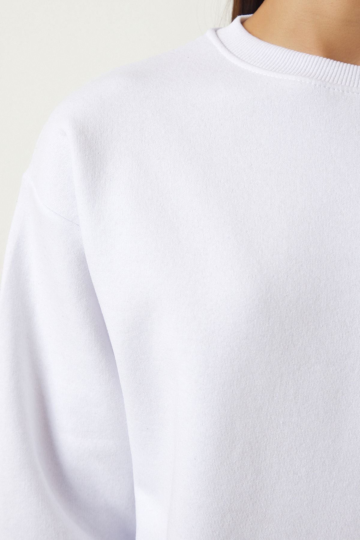 WOMEN WHITE BASIC SWEATSHIRT OW00001