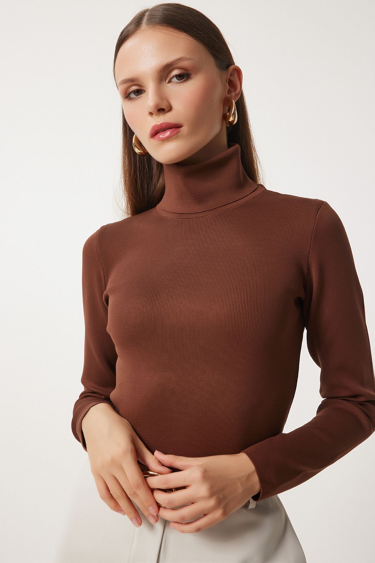 Female brown fisherman collar