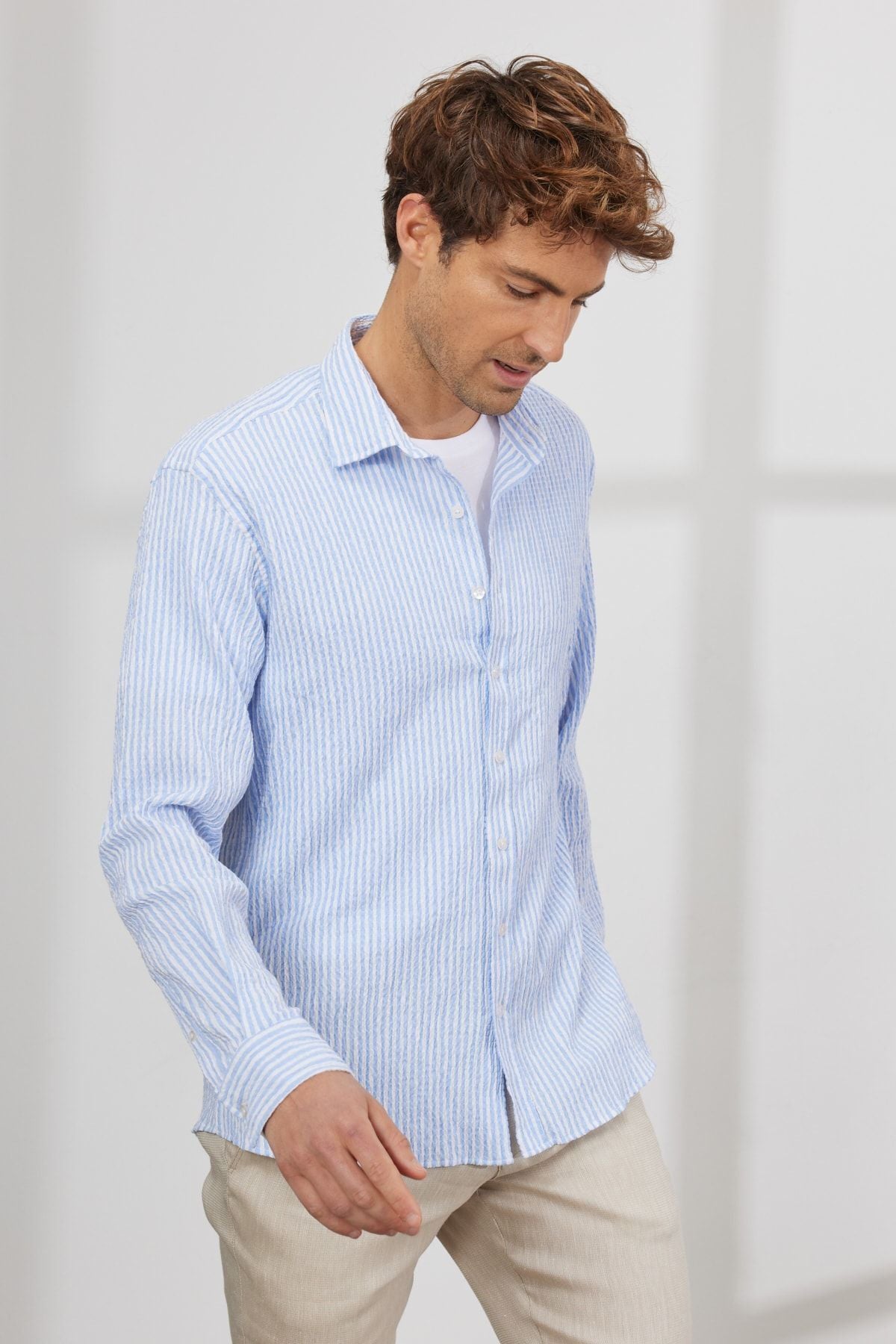 Men's white-blue slim fit narrow cut hidden button collar cotton striped shirt